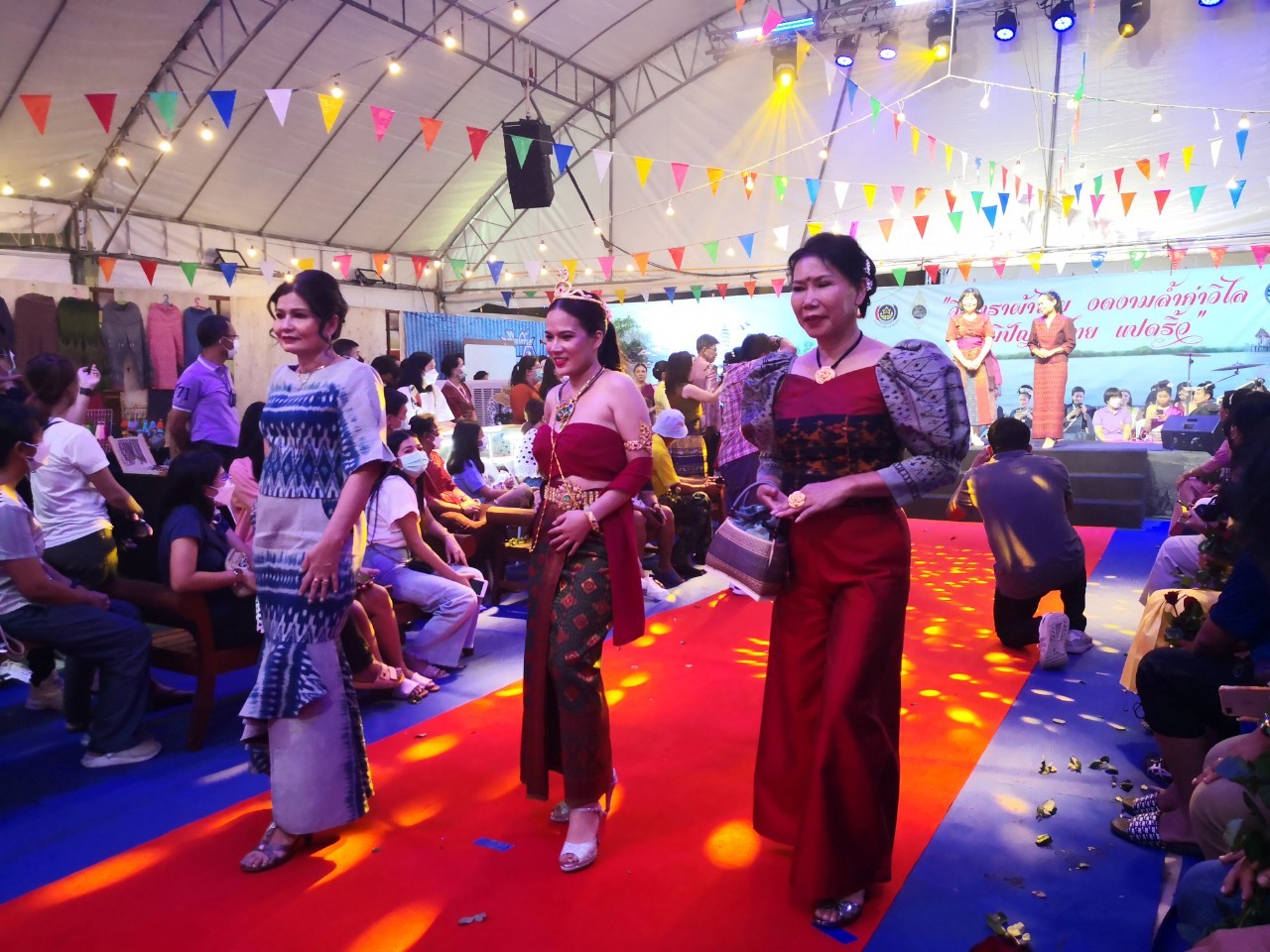 ฉะเชิงเทรา ส่งเสริมและรณรงค์การสวมใส่ผ้าไทย “ผ้าไทย ใส่ให้สนุก” ??