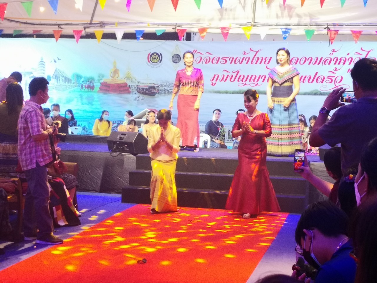 ฉะเชิงเทรา ส่งเสริมและรณรงค์การสวมใส่ผ้าไทย “ผ้าไทย ใส่ให้สนุก” ??