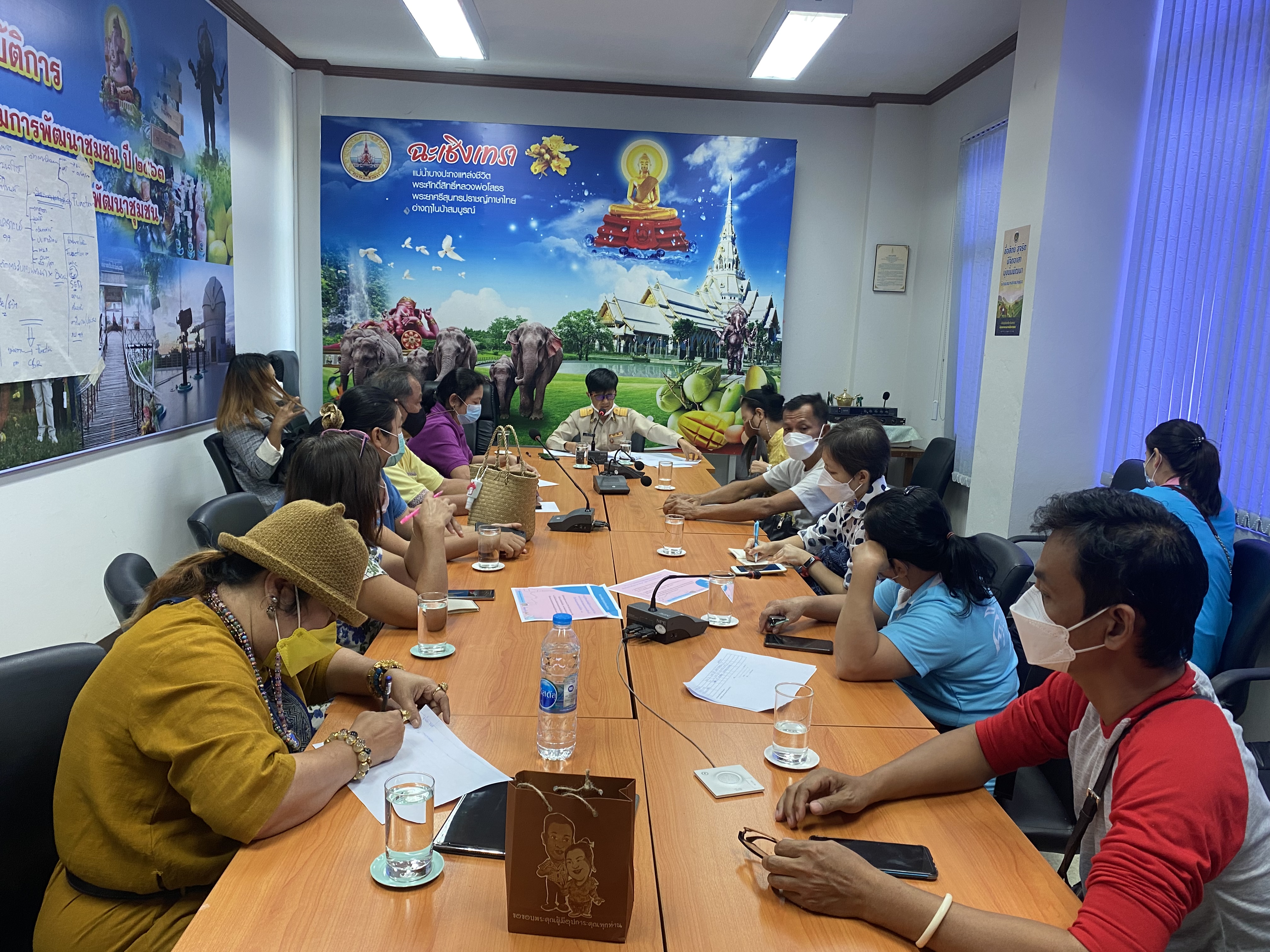 ??พช.ฉะเชิงเทรา ประชุมเตรียมความพร้อมจัดงานโอทอปไทย สู้ภัยโควิด – 19