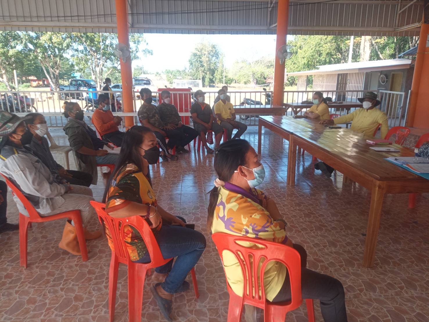 ??  สำนักงานพัฒนาชุมชนอำเภอท่าตะเกียบ  ติดตามความก้าวหน้ากลุ่มวิสาหกิจชุมชนผู้เลี้ยงผึ้ง