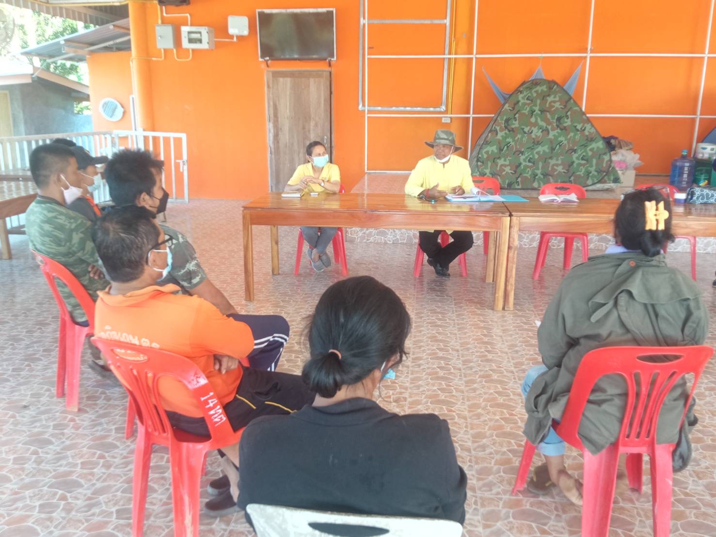 ??  สำนักงานพัฒนาชุมชนอำเภอท่าตะเกียบ  ติดตามความก้าวหน้ากลุ่มวิสาหกิจชุมชนผู้เลี้ยงผึ้ง