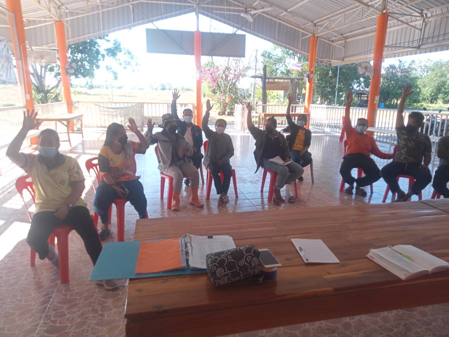 ??  สำนักงานพัฒนาชุมชนอำเภอท่าตะเกียบ  ติดตามความก้าวหน้ากลุ่มวิสาหกิจชุมชนผู้เลี้ยงผึ้ง