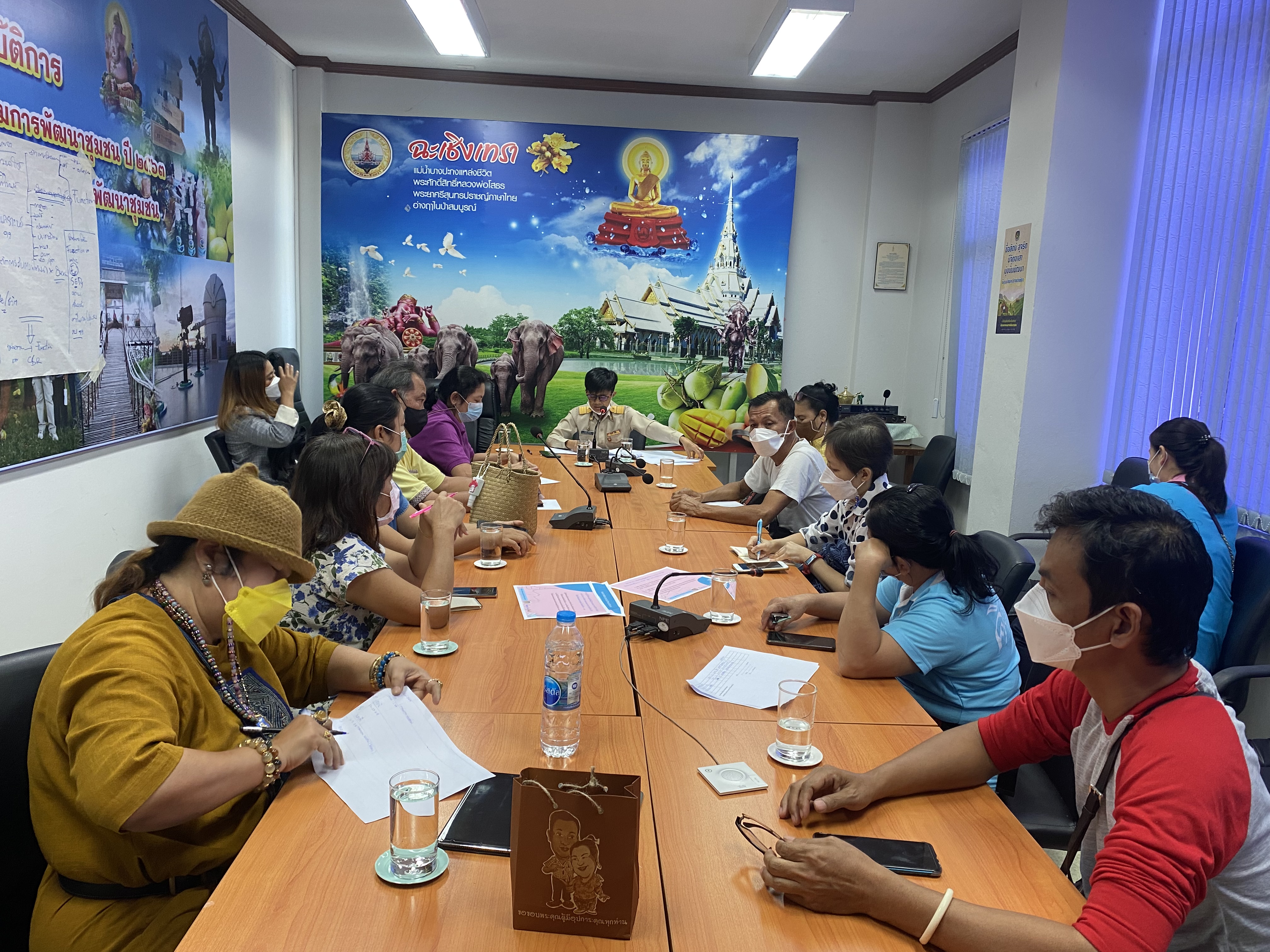 ??พช.ฉะเชิงเทรา ประชุมเตรียมความพร้อมจัดงานโอทอปไทย สู้ภัยโควิด – 19