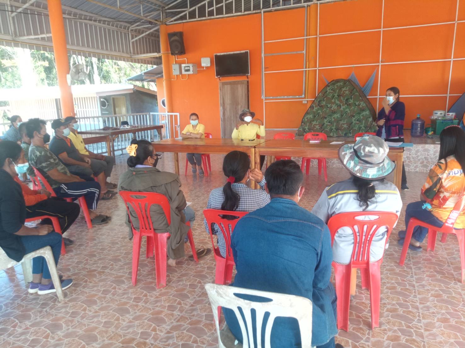 ??  สำนักงานพัฒนาชุมชนอำเภอท่าตะเกียบ  ติดตามความก้าวหน้ากลุ่มวิสาหกิจชุมชนผู้เลี้ยงผึ้ง