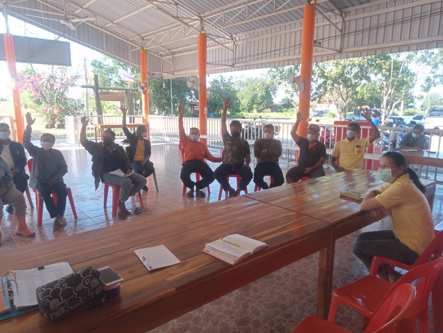 ??  สำนักงานพัฒนาชุมชนอำเภอท่าตะเกียบ  ติดตามความก้าวหน้ากลุ่มวิสาหกิจชุมชนผู้เลี้ยงผึ้ง