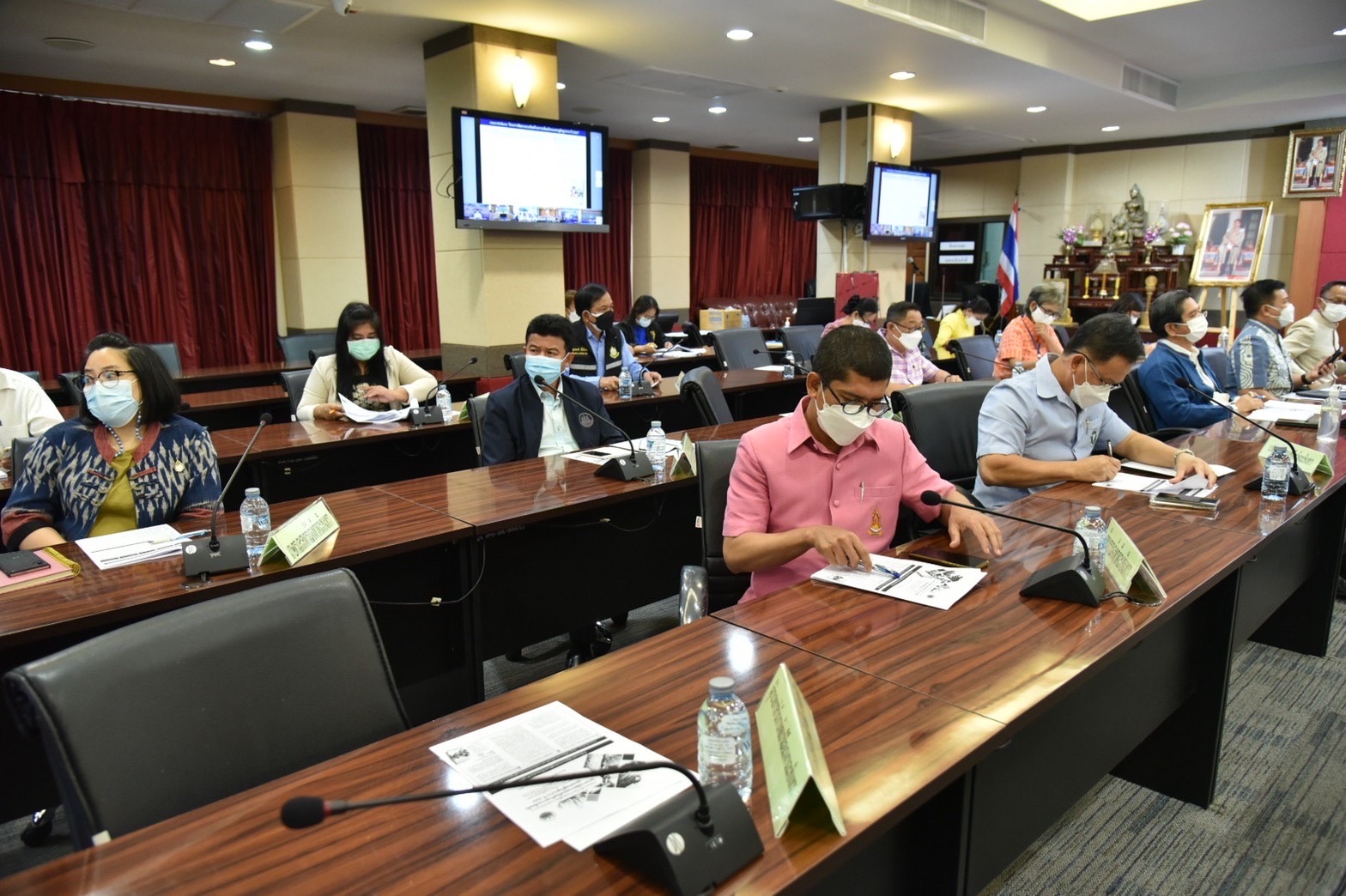 ???‍?พช.ฉะเชิงเทรา ร่วมประชุมชี้แจงคู่มือแนวทางปฏิบัติการเสนอโครงการพัฒนาและเสริมสร้างความเข้มแข็งของเศรษฐกิจฐานราก ปี 2565 ผ่านทางวีดิทัศน์ทางไกล (Video Conference)