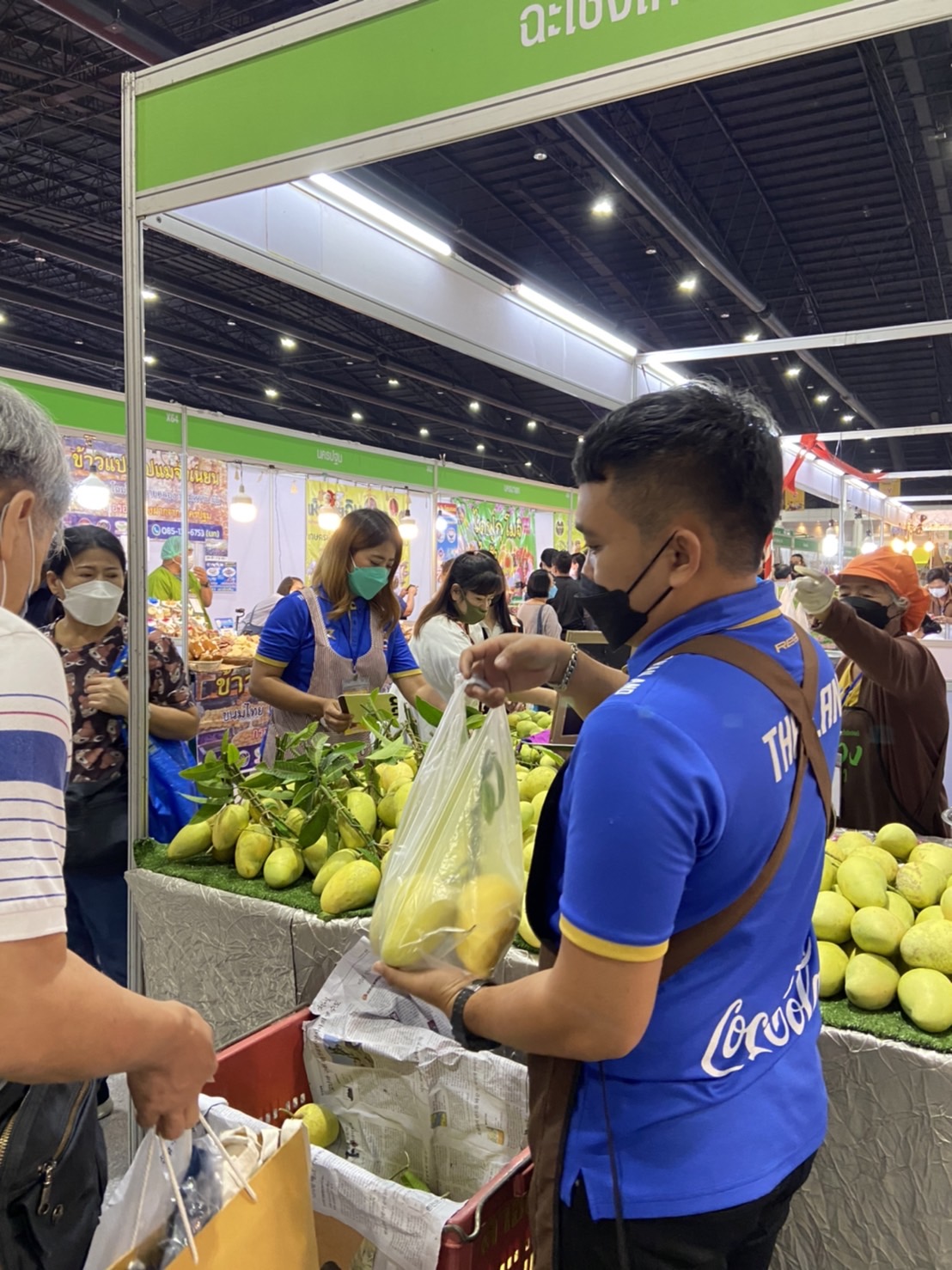 ?? จังหวัดฉะเชิงเทรานำผลิตภัณฑ์พื้นถิ่น ศิลปินพื้นบ้าน เข้าร่วมงาน “OTOP ไทย สู้ภัย โควิด-19” วันแรกสร้างรายได้ให้กับผู้ประกอบการจังหวัดฯ กว่าแสนบาท