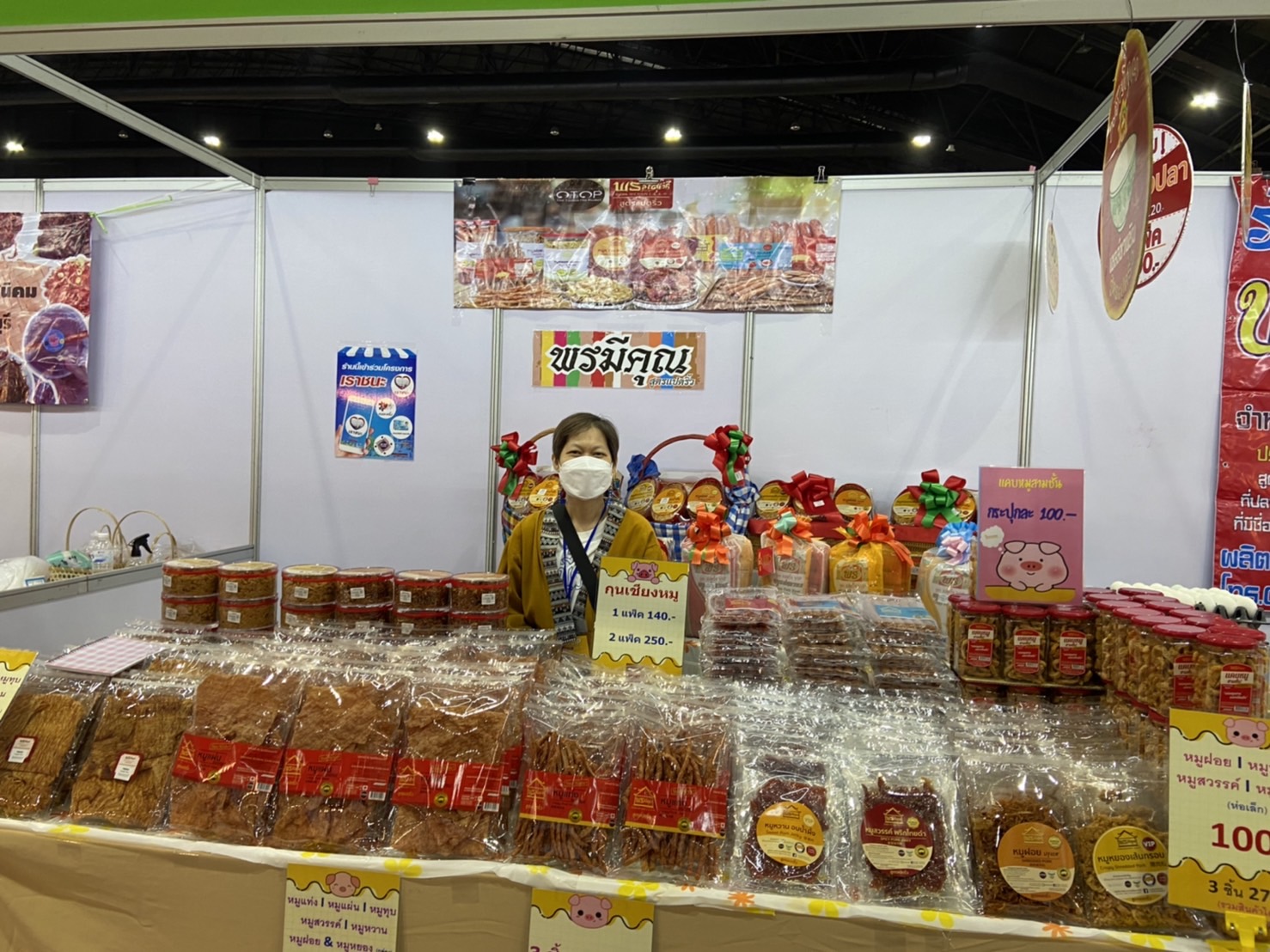 ?? จังหวัดฉะเชิงเทรานำผลิตภัณฑ์พื้นถิ่น ศิลปินพื้นบ้าน เข้าร่วมงาน “OTOP ไทย สู้ภัย โควิด-19” วันแรกสร้างรายได้ให้กับผู้ประกอบการจังหวัดฯ กว่าแสนบาท