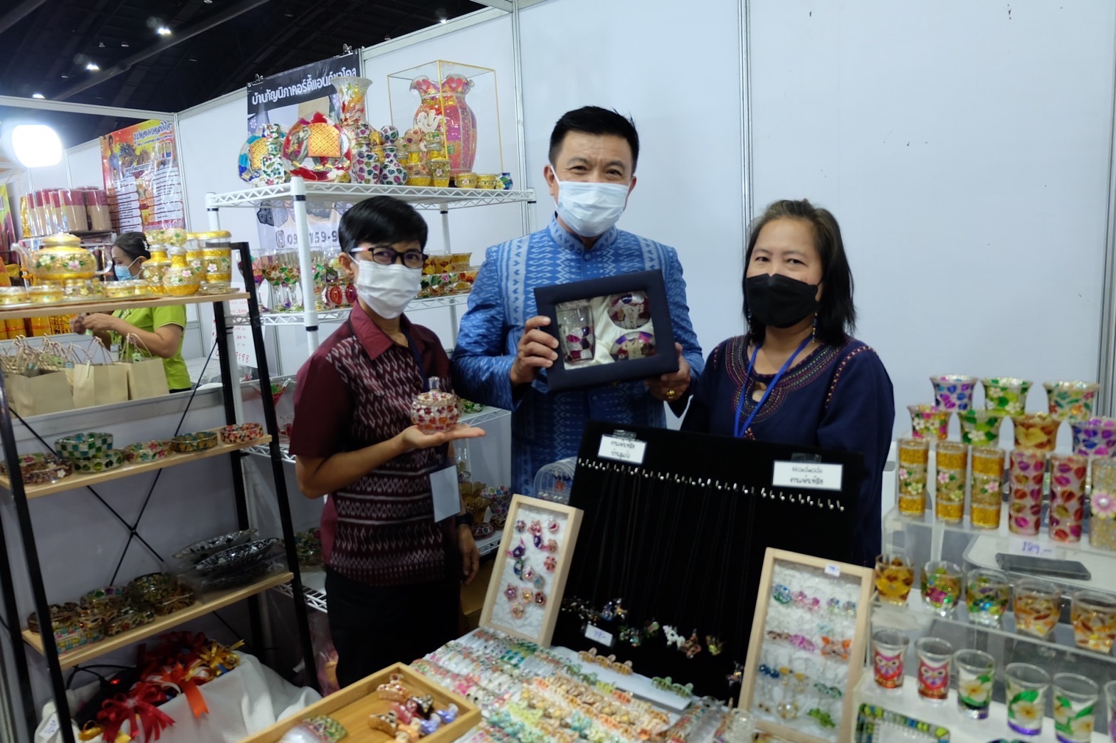 ??พช.ฉะเชิงเทรา ร่วมพิธีเปิดงาน “OTOP ไทย สู้ภัย โควิด-19”