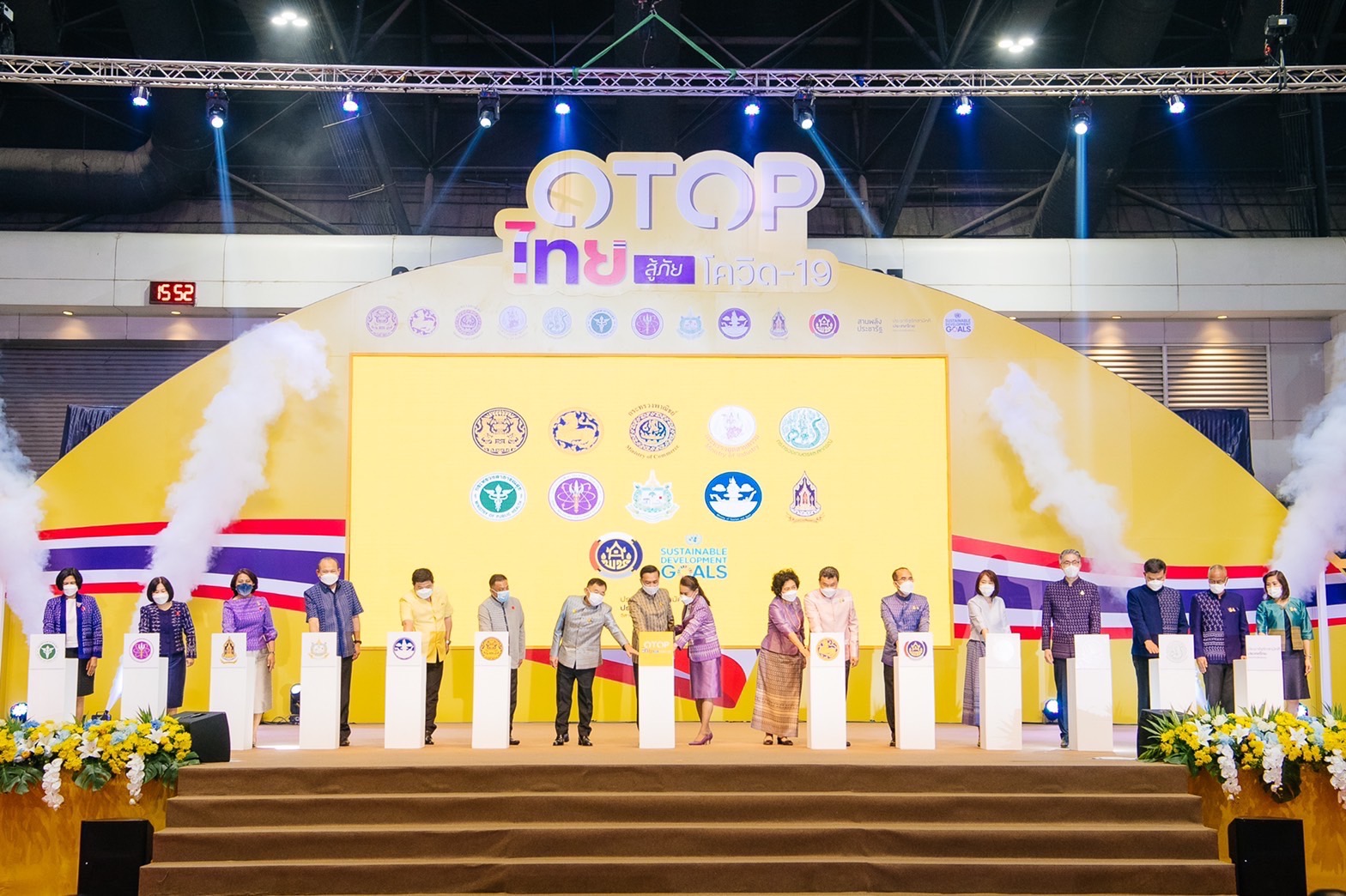 ??พช.ฉะเชิงเทรา ร่วมพิธีเปิดงาน “OTOP ไทย สู้ภัย โควิด-19”