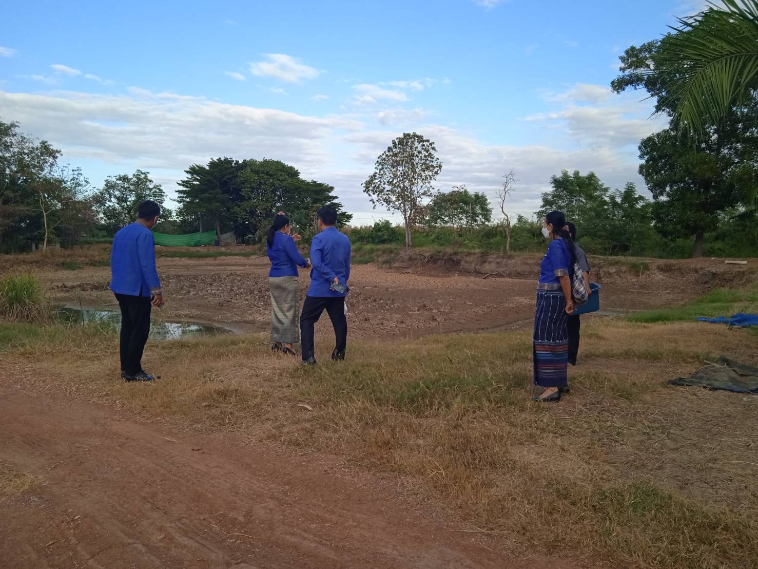 ?? พช.ฉะเชิงเทรา ติดตามความก้าวหน้าโครงการพัฒนาพื้นที่ต้นแบบการพัฒนาคุณภาพชีวิตตามหลักทฤษฎีใหม่ ประยุกต์สู่ “โคก หนอง นา โมเดล”