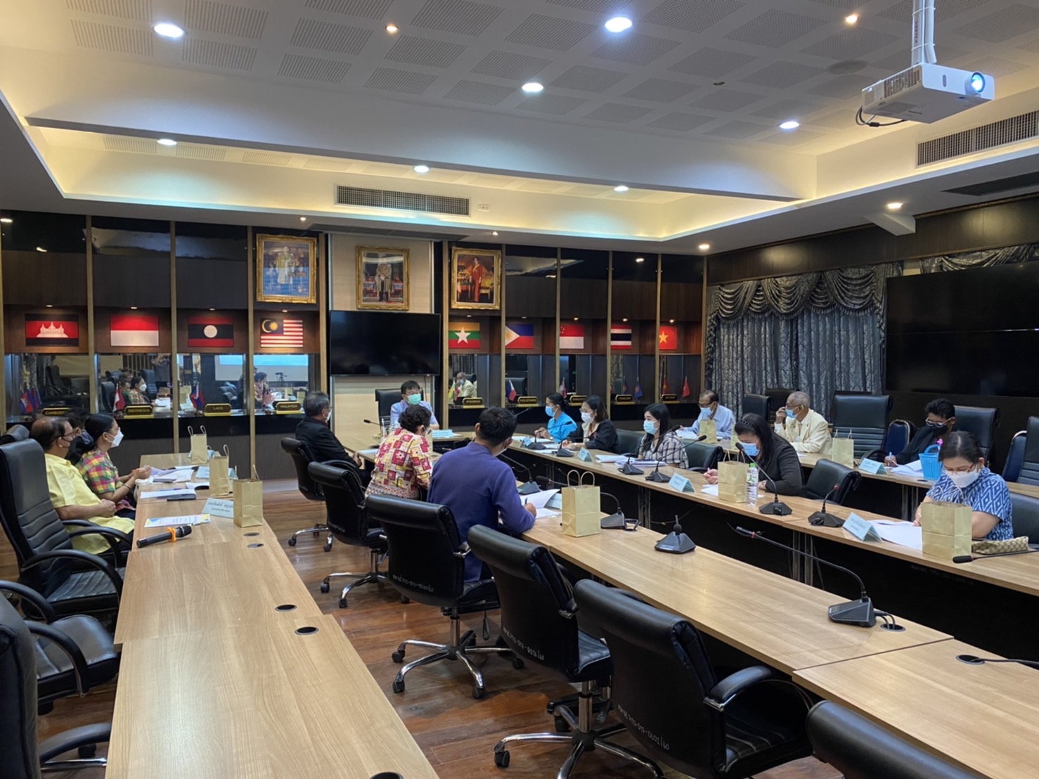 ??พช.ฉะเชิงเทรา ร่วมประชุมคณะอนุกรรมการบริหารกองทุนส่งเสริมการจัดสวัสดิการสังคมจังหวัดฉะเชิงเทรา ครั้งที่ 1/2565