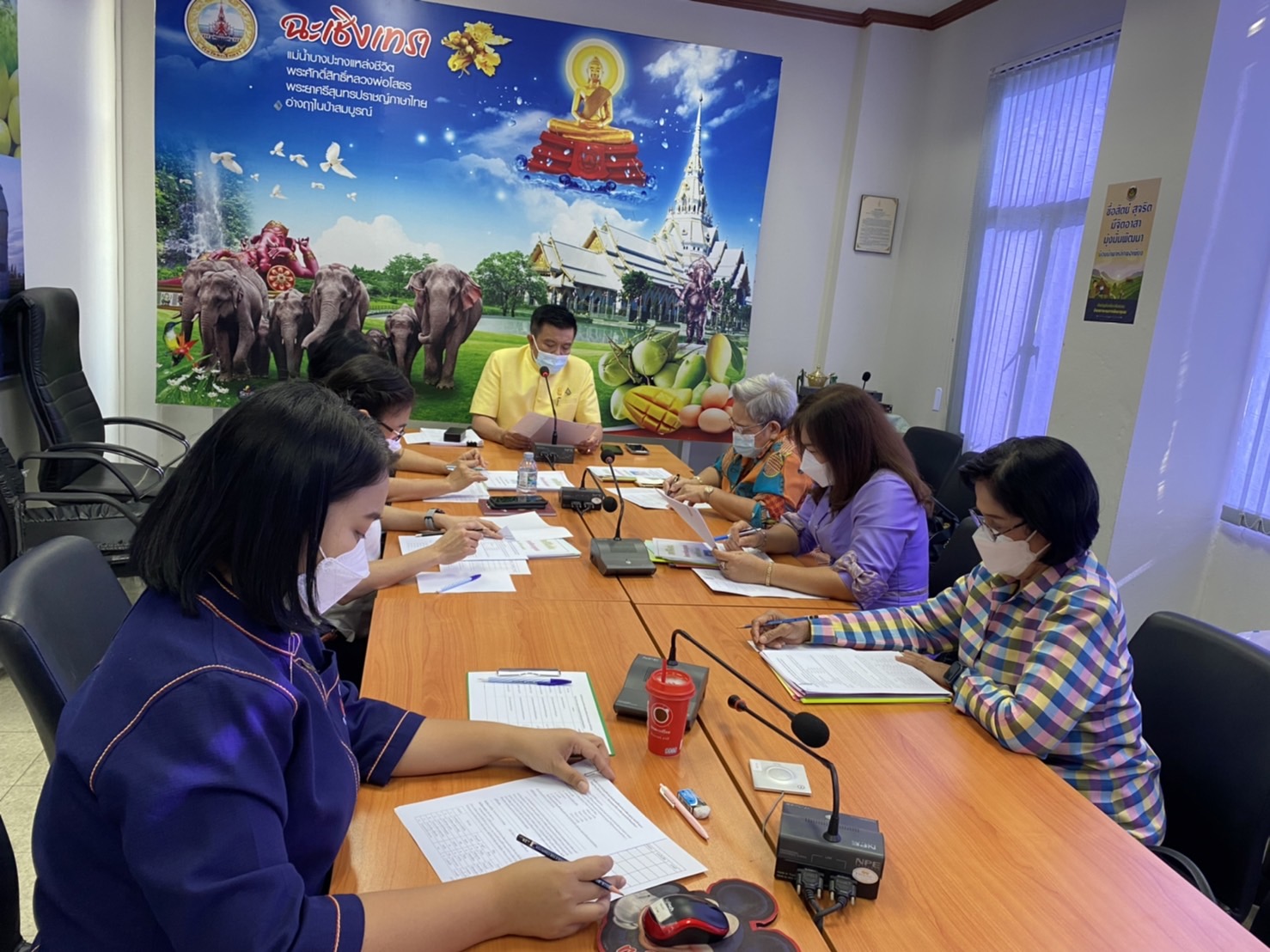 ???‍?พช.ฉะเชิงเทรา ประชุมพิจารณาคัดเลือกสตรีดีเด่นด้านการพัฒนาชุมชน ประจำปี 2565