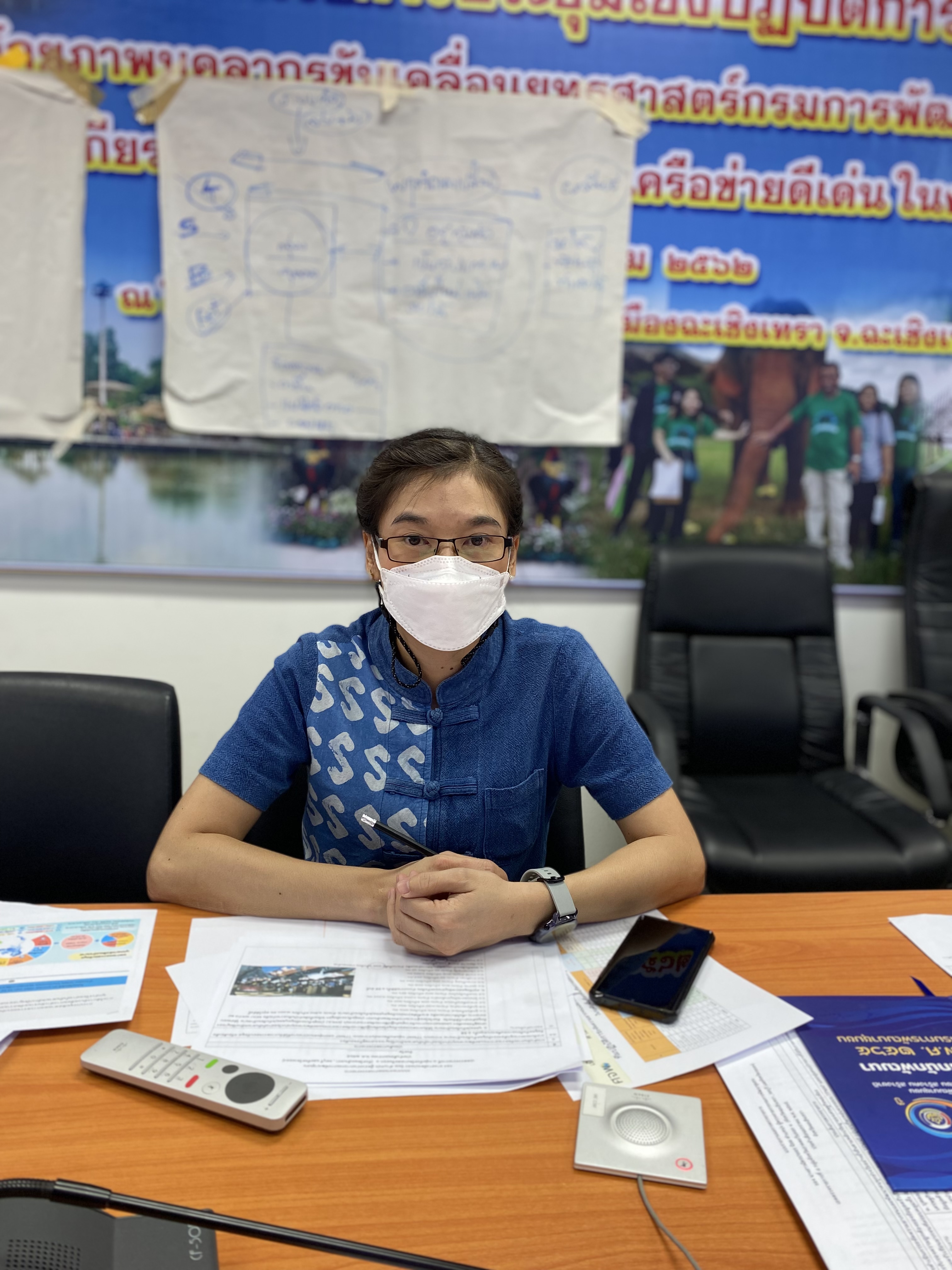 ??พช.ฉะเชิงเทรา ร่วมประชุมรับฟังติดตามผลการตรวจสอบข้อมูลครัวเรือนภายใต้การขับเคลื่อนการดำเนินงานขจัดความยากจนและพัฒนาคนทุกช่วงวัยอย่างยั่งยืนตามหลักปรัชญาของเศรษฐกิจพอเพียง ระบบ Video Confererence