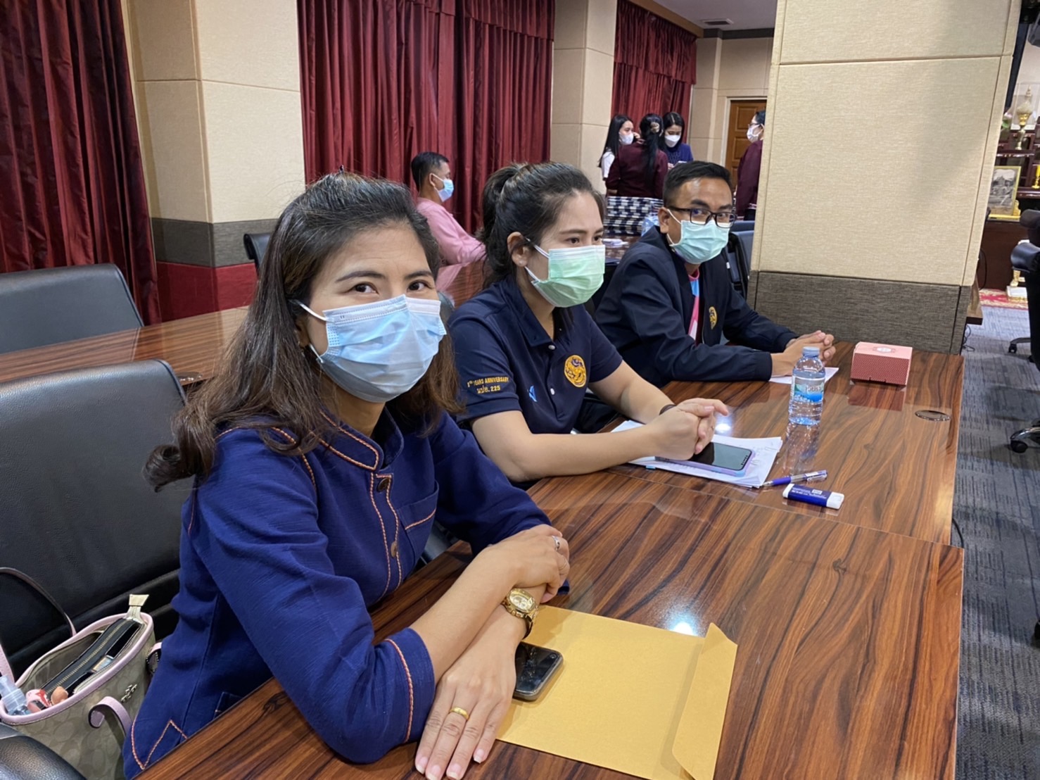 ???‍?‍?‍?พช.ฉะเชิงเทรา ประชุมคณะกรรมการบริหารศูนย์อำนวยการขจัดความยากจนและพัฒนาคนทุกช่วงวัยอย่างยั่งยืนตามหลักปรัชญาของเศรษฐกิจพอเพียงจังหวัดฉะเชิงเทราครั้งที่ 1/2565 และได้บันทึกข้อตกลงความร่วมมือ MOU ระหว่าง 28 หน่วยงาน