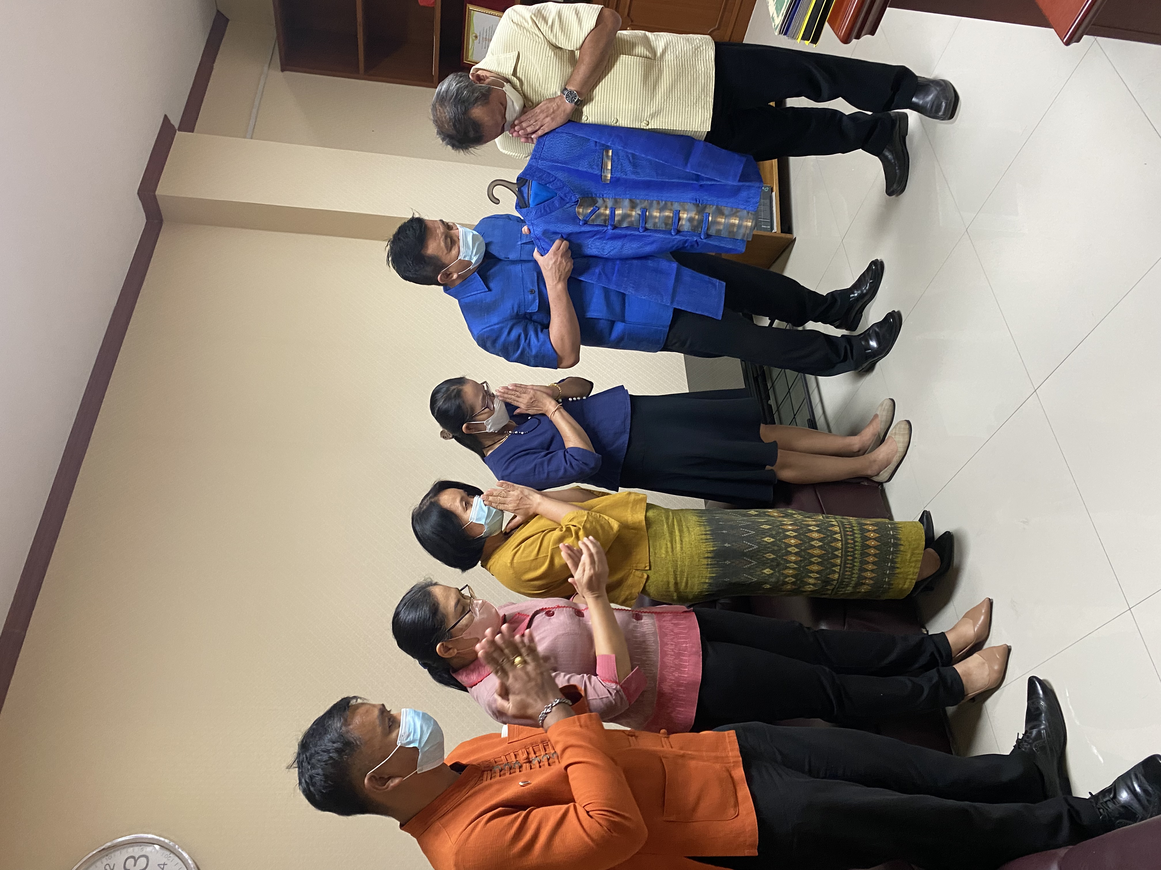 ??พช.ฉะเชิงเทรา ร่วมกันสวัสดีและมอบของขวัญเนื่องในโอกาสวันขึ้นปีใหม่ พ.ศ.2565