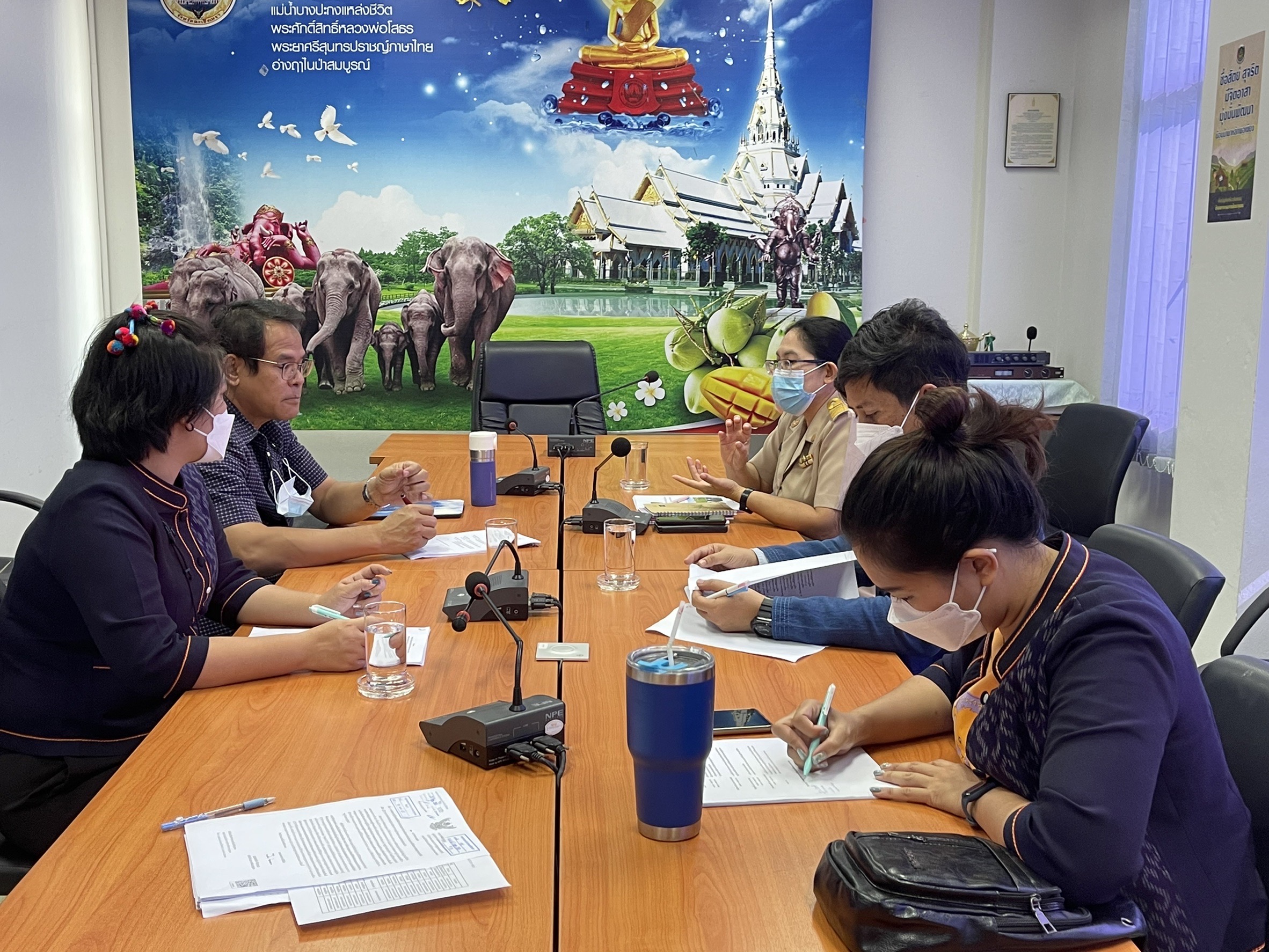 ???พช.ฉะเชิงเทรา ประชุมการติดตาม สนับสนุนการขับเคลื่อนการดำเนินงานหมู่บ้านคนรักษ์ช้าง สนับสนุนการขับเคลื่อน การดำเนินงาน ภายใต้โครงการพัชรสุธาคชานุรักษ์