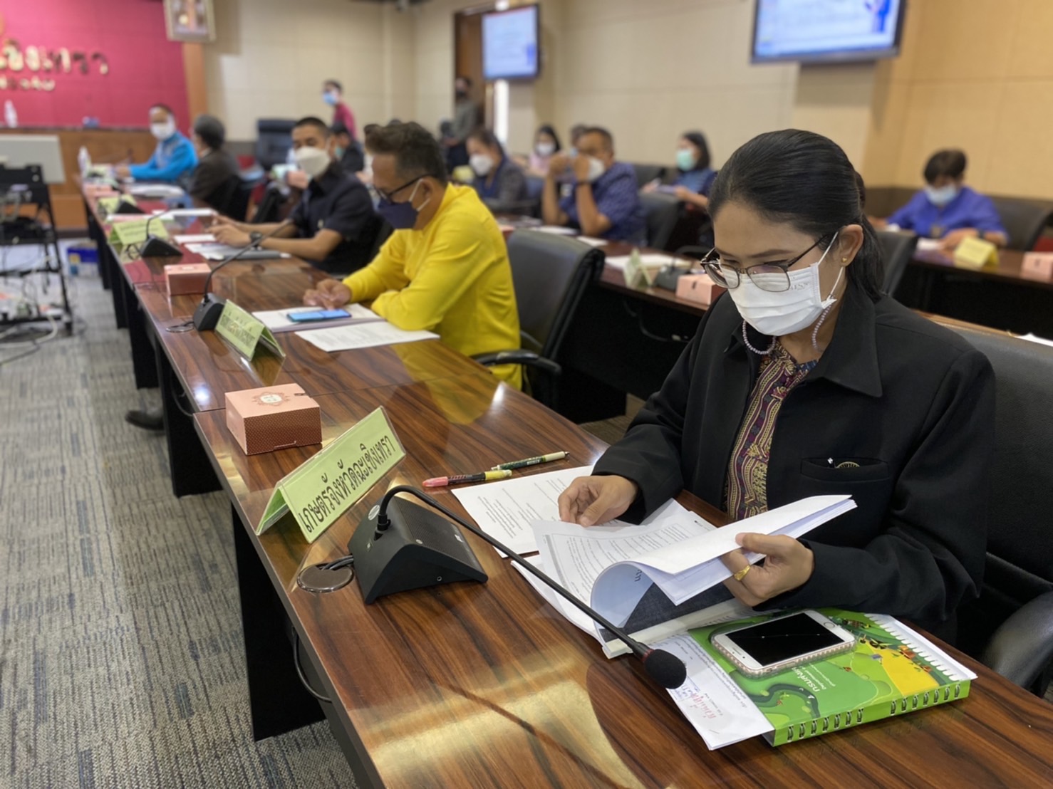 ???‍?‍?‍?พช.ฉะเชิงเทรา ประชุมคณะกรรมการบริหารศูนย์อำนวยการขจัดความยากจนและพัฒนาคนทุกช่วงวัยอย่างยั่งยืนตามหลักปรัชญาของเศรษฐกิจพอเพียงจังหวัดฉะเชิงเทราครั้งที่ 1/2565 และได้บันทึกข้อตกลงความร่วมมือ MOU ระหว่าง 28 หน่วยงาน