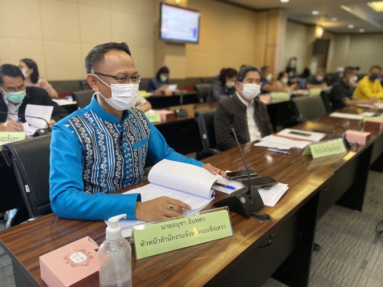 ???‍?‍?‍?พช.ฉะเชิงเทรา ประชุมคณะกรรมการบริหารศูนย์อำนวยการขจัดความยากจนและพัฒนาคนทุกช่วงวัยอย่างยั่งยืนตามหลักปรัชญาของเศรษฐกิจพอเพียงจังหวัดฉะเชิงเทราครั้งที่ 1/2565 และได้บันทึกข้อตกลงความร่วมมือ MOU ระหว่าง 28 หน่วยงาน