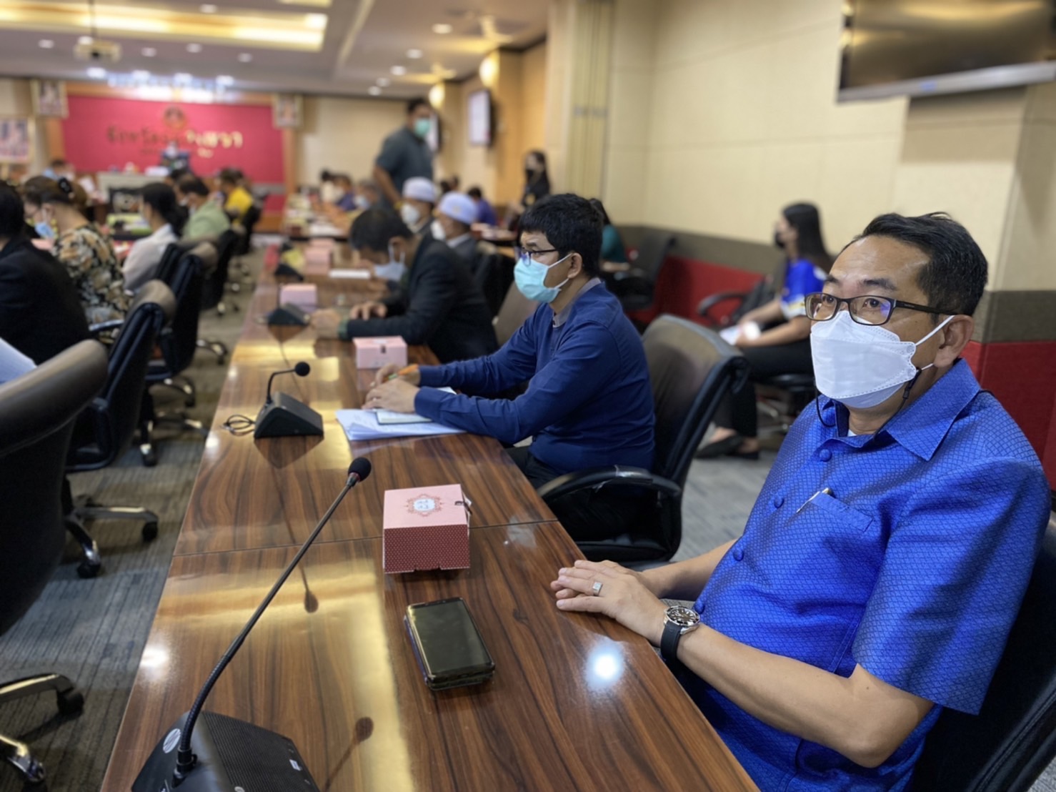 ???‍?‍?‍?พช.ฉะเชิงเทรา ประชุมคณะกรรมการบริหารศูนย์อำนวยการขจัดความยากจนและพัฒนาคนทุกช่วงวัยอย่างยั่งยืนตามหลักปรัชญาของเศรษฐกิจพอเพียงจังหวัดฉะเชิงเทราครั้งที่ 1/2565 และได้บันทึกข้อตกลงความร่วมมือ MOU ระหว่าง 28 หน่วยงาน