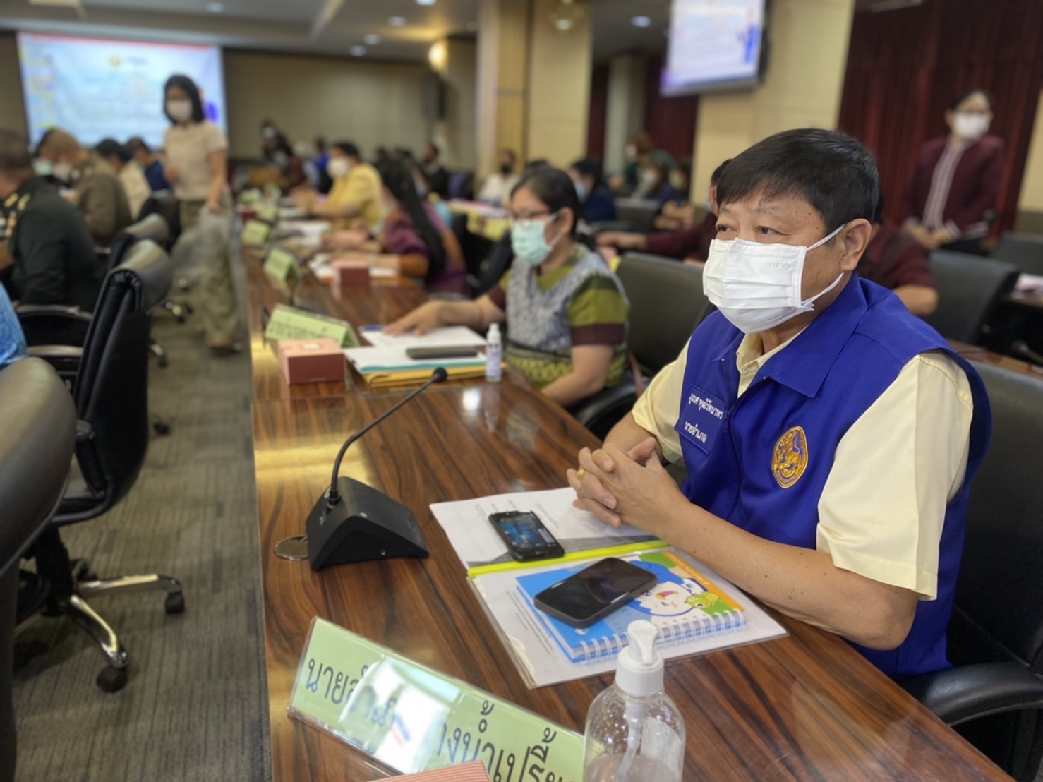 ???‍?‍?‍?พช.ฉะเชิงเทรา ประชุมคณะกรรมการบริหารศูนย์อำนวยการขจัดความยากจนและพัฒนาคนทุกช่วงวัยอย่างยั่งยืนตามหลักปรัชญาของเศรษฐกิจพอเพียงจังหวัดฉะเชิงเทราครั้งที่ 1/2565 และได้บันทึกข้อตกลงความร่วมมือ MOU ระหว่าง 28 หน่วยงาน