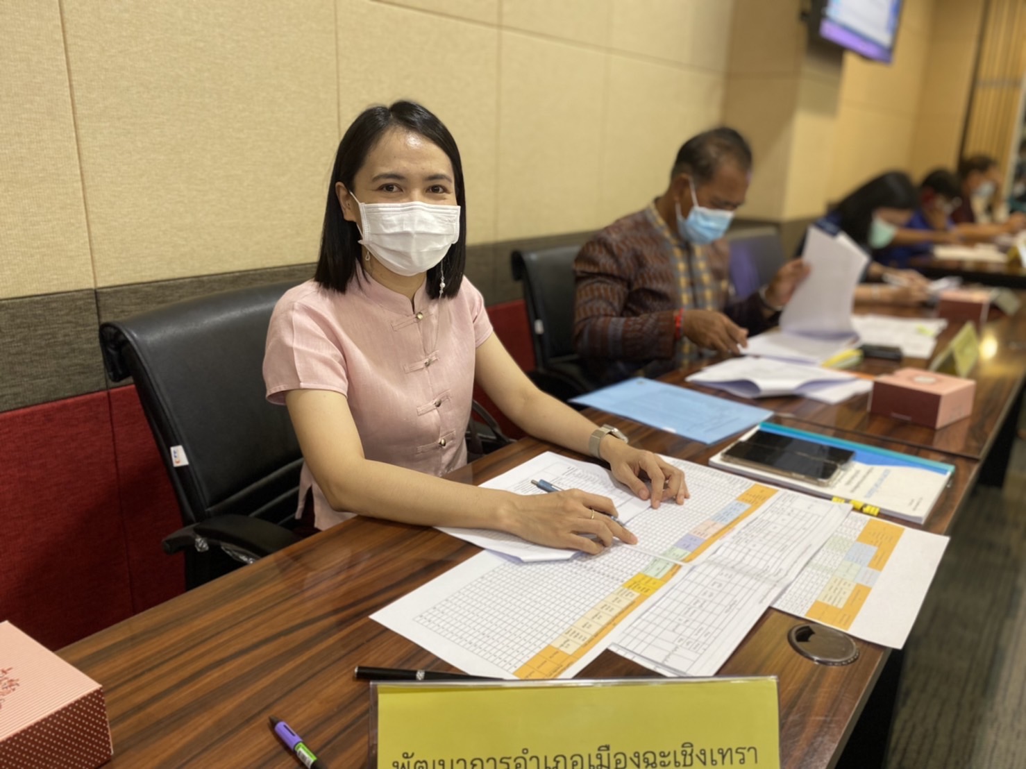 ???‍?‍?‍?พช.ฉะเชิงเทรา ประชุมคณะกรรมการบริหารศูนย์อำนวยการขจัดความยากจนและพัฒนาคนทุกช่วงวัยอย่างยั่งยืนตามหลักปรัชญาของเศรษฐกิจพอเพียงจังหวัดฉะเชิงเทราครั้งที่ 1/2565 และได้บันทึกข้อตกลงความร่วมมือ MOU ระหว่าง 28 หน่วยงาน