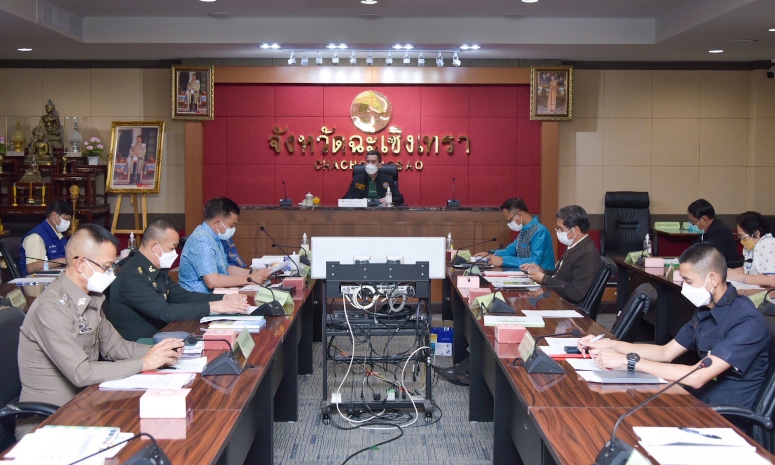 ???‍?‍?‍?พช.ฉะเชิงเทรา ประชุมคณะกรรมการบริหารศูนย์อำนวยการขจัดความยากจนและพัฒนาคนทุกช่วงวัยอย่างยั่งยืนตามหลักปรัชญาของเศรษฐกิจพอเพียงจังหวัดฉะเชิงเทราครั้งที่ 1/2565 และได้บันทึกข้อตกลงความร่วมมือ MOU ระหว่าง 28 หน่วยงาน