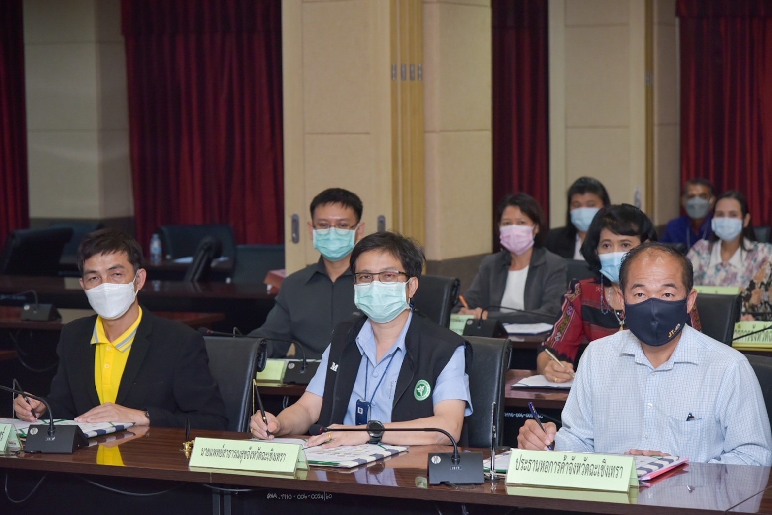 ???‍?‍?‍?พช.ฉะเชิงเทรา ประชุมคณะกรรมการบริหารศูนย์อำนวยการขจัดความยากจนและพัฒนาคนทุกช่วงวัยอย่างยั่งยืนตามหลักปรัชญาของเศรษฐกิจพอเพียงจังหวัดฉะเชิงเทราครั้งที่ 1/2565 และได้บันทึกข้อตกลงความร่วมมือ MOU ระหว่าง 28 หน่วยงาน