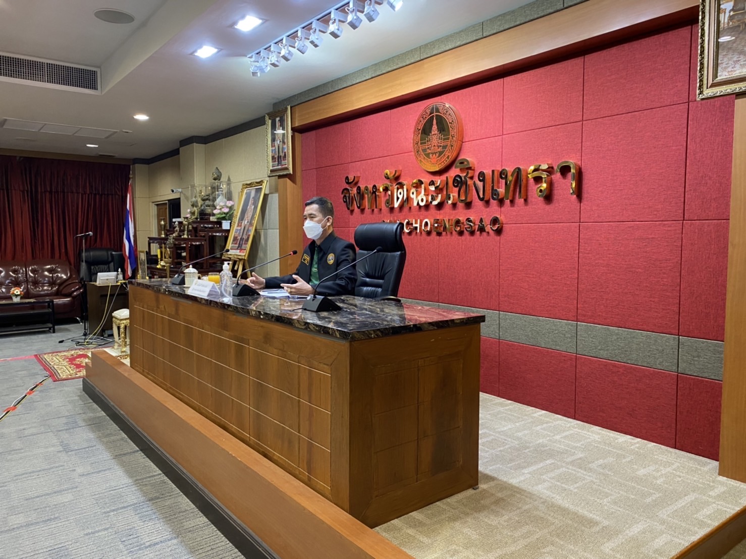 ???‍?‍?‍?พช.ฉะเชิงเทรา ประชุมคณะกรรมการบริหารศูนย์อำนวยการขจัดความยากจนและพัฒนาคนทุกช่วงวัยอย่างยั่งยืนตามหลักปรัชญาของเศรษฐกิจพอเพียงจังหวัดฉะเชิงเทราครั้งที่ 1/2565 และได้บันทึกข้อตกลงความร่วมมือ MOU ระหว่าง 28 หน่วยงาน