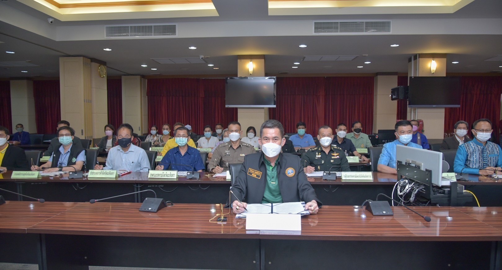 ???‍?‍?‍?พช.ฉะเชิงเทรา ประชุมคณะกรรมการบริหารศูนย์อำนวยการขจัดความยากจนและพัฒนาคนทุกช่วงวัยอย่างยั่งยืนตามหลักปรัชญาของเศรษฐกิจพอเพียงจังหวัดฉะเชิงเทราครั้งที่ 1/2565 และได้บันทึกข้อตกลงความร่วมมือ MOU ระหว่าง 28 หน่วยงาน