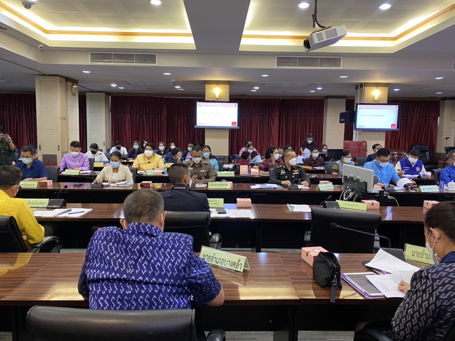 ???‍?‍?‍?พช.ฉะเชิงเทรา ประชุมคณะกรรมการบริหารศูนย์อำนวยการขจัดความยากจนและพัฒนาคนทุกช่วงวัยอย่างยั่งยืนตามหลักปรัชญาของเศรษฐกิจพอเพียงจังหวัดฉะเชิงเทราครั้งที่ 1/2565 และได้บันทึกข้อตกลงความร่วมมือ MOU ระหว่าง 28 หน่วยงาน