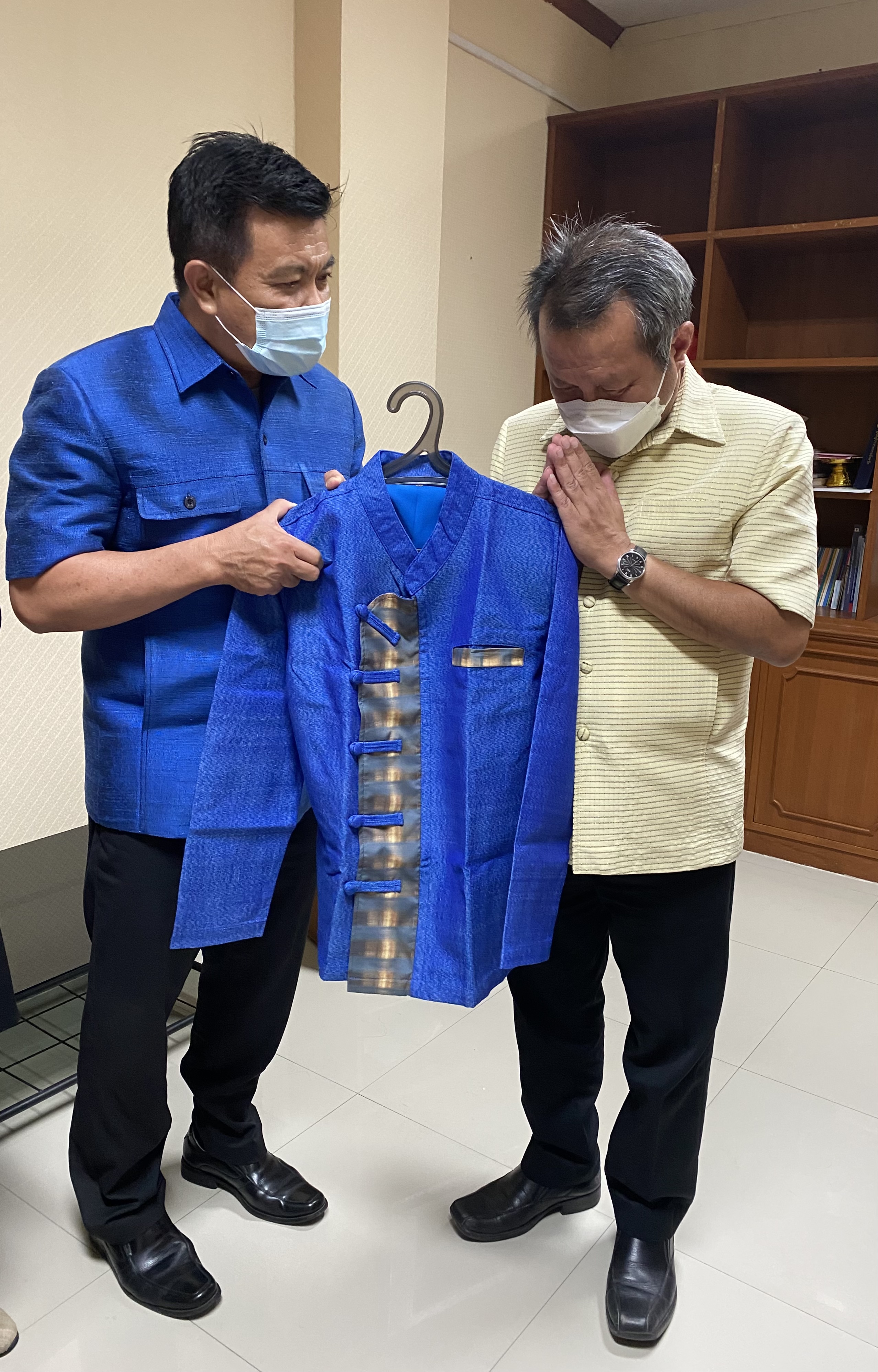 ??พช.ฉะเชิงเทรา ร่วมกันสวัสดีและมอบของขวัญเนื่องในโอกาสวันขึ้นปีใหม่ พ.ศ.2565