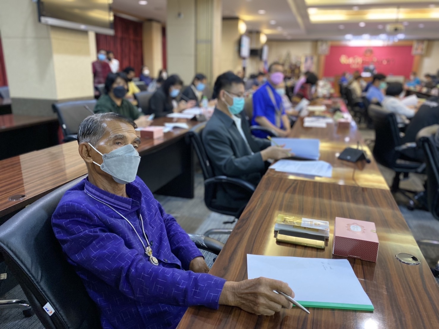 ???‍?‍?‍?พช.ฉะเชิงเทรา ประชุมคณะกรรมการบริหารศูนย์อำนวยการขจัดความยากจนและพัฒนาคนทุกช่วงวัยอย่างยั่งยืนตามหลักปรัชญาของเศรษฐกิจพอเพียงจังหวัดฉะเชิงเทราครั้งที่ 1/2565 และได้บันทึกข้อตกลงความร่วมมือ MOU ระหว่าง 28 หน่วยงาน