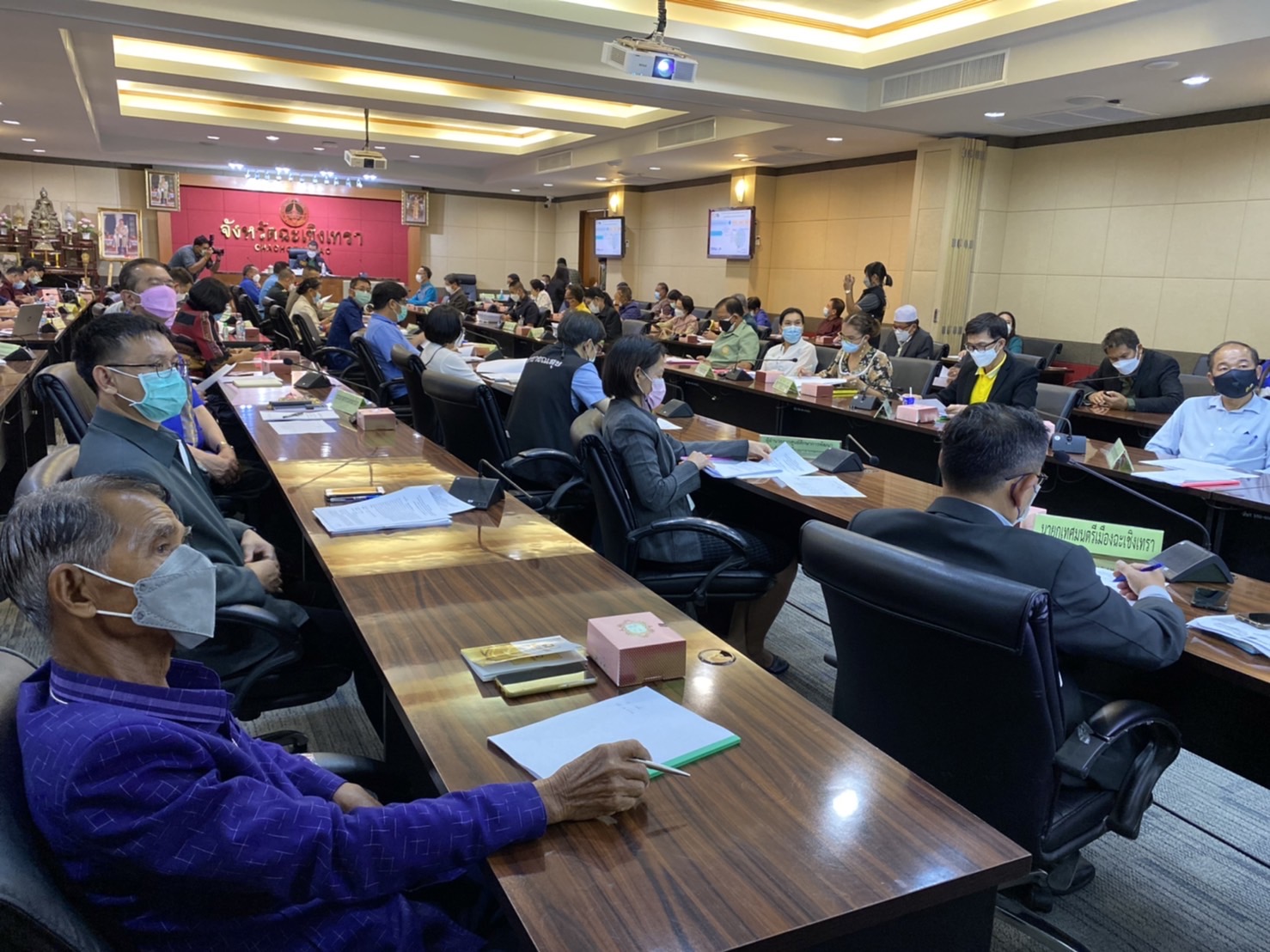 ???‍?‍?‍?พช.ฉะเชิงเทรา ประชุมคณะกรรมการบริหารศูนย์อำนวยการขจัดความยากจนและพัฒนาคนทุกช่วงวัยอย่างยั่งยืนตามหลักปรัชญาของเศรษฐกิจพอเพียงจังหวัดฉะเชิงเทราครั้งที่ 1/2565 และได้บันทึกข้อตกลงความร่วมมือ MOU ระหว่าง 28 หน่วยงาน