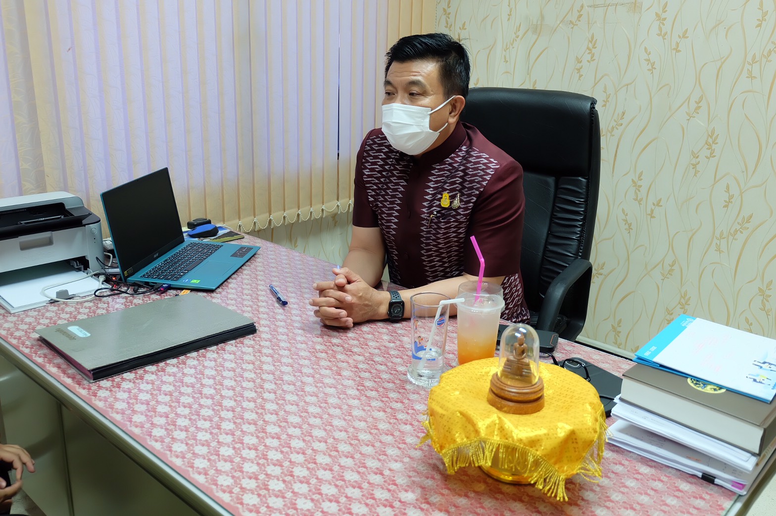 ???พช.ฉะเชิงเทรา แสดงความยินดีกับ นางสาวศุภัชชา แก้วไพทูรย์ ในโอกาสบรรจุเข้ารับราชการในตำแหน่งนักวิชาการสถิติปฏิบัติการ สำนักงานสถิติแห่งชาติ  ?วันศุกร์ที่ 7 มกราคม 2565  ?ณ สำนักงานพัฒนาชุมชนจังหวัดฉะเชิงเทรา  ??? นายวรนัฐ ติรประเสริฐสิน พัฒนาการจังหวัดฉะเชิงเทรา พร้อมด้วยนางกชมน บุษบงค์ พัฒนาการอำเภอพนมสารคาม ร่วมแสดงความยินดีกับข้าราชการในสังกัด นางสาวศุภัชชา แก้วไพทูรย์ ตำแหน่ง นักวิชาการพัฒนาชุมชนปฏิบัติการ สำนักงานพัฒนาชุมชนอำเภอพนมสารคาม จังหวัดฉะเชิงเทรา ได้ยื่นหนังสือลาออกเพื่อไปบรรจุเข้ารับราชการในตำแหน่งนักวิชาการสถิติปฏิบัติการ สำนักงานสถิติแห่งชาติ ณ ศูนย์ราชการเฉลิมพระเกียรติ ๘๐ พรรษาฯ ถนนแจ้งวัฒนะ เขตหลักสี่ กรุงเทพมหานคร ??✨     #WorldSoilDay #GlobalSoilPartnership  #UNFAO  #CDD  #กรมการพัฒนาชุมชน #SEPtoSDGs  #SDGforAll@Kmitl    แหล่งข่าว : สำนักงานพัฒนาชุมชนจังหวัดฉะเชิงเทรา   ?เศรษฐกิจฐานรากมั่นคงและชุมชนพึ่งตนเองได้ภายในปี 2565 ? Change for good