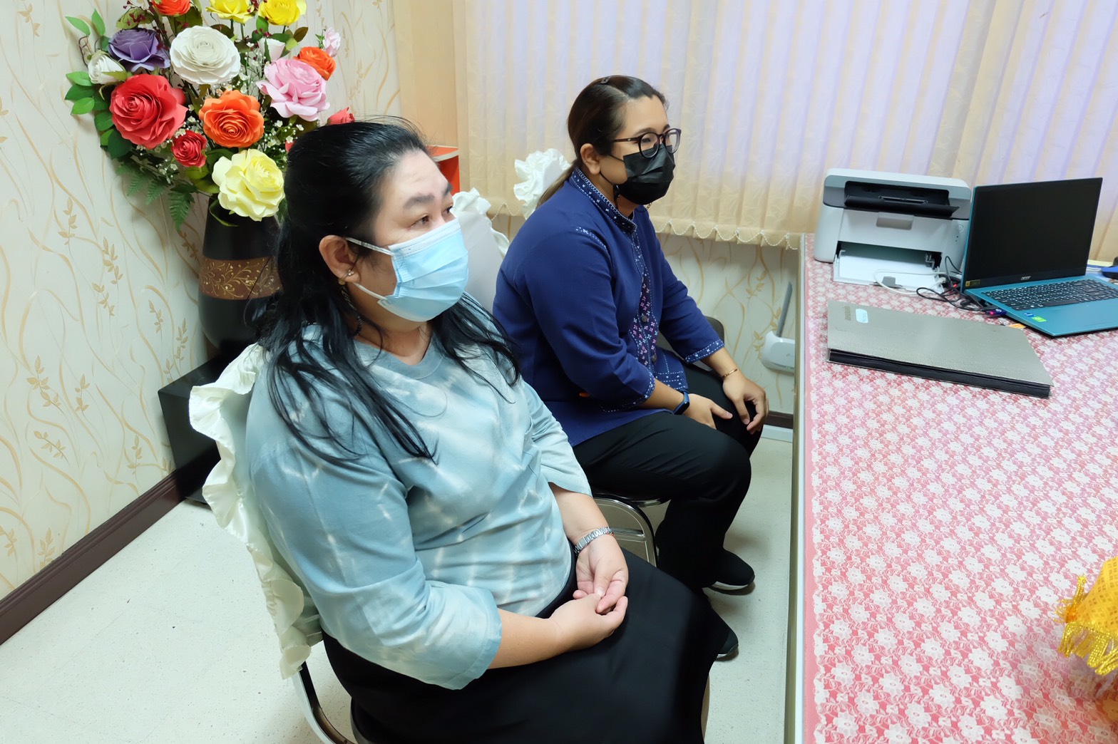 ???พช.ฉะเชิงเทรา แสดงความยินดีกับ นางสาวศุภัชชา แก้วไพทูรย์ ในโอกาสบรรจุเข้ารับราชการในตำแหน่งนักวิชาการสถิติปฏิบัติการ สำนักงานสถิติแห่งชาติ  ?วันศุกร์ที่ 7 มกราคม 2565  ?ณ สำนักงานพัฒนาชุมชนจังหวัดฉะเชิงเทรา  ??? นายวรนัฐ ติรประเสริฐสิน พัฒนาการจังหวัดฉะเชิงเทรา พร้อมด้วยนางกชมน บุษบงค์ พัฒนาการอำเภอพนมสารคาม ร่วมแสดงความยินดีกับข้าราชการในสังกัด นางสาวศุภัชชา แก้วไพทูรย์ ตำแหน่ง นักวิชาการพัฒนาชุมชนปฏิบัติการ สำนักงานพัฒนาชุมชนอำเภอพนมสารคาม จังหวัดฉะเชิงเทรา ได้ยื่นหนังสือลาออกเพื่อไปบรรจุเข้ารับราชการในตำแหน่งนักวิชาการสถิติปฏิบัติการ สำนักงานสถิติแห่งชาติ ณ ศูนย์ราชการเฉลิมพระเกียรติ ๘๐ พรรษาฯ ถนนแจ้งวัฒนะ เขตหลักสี่ กรุงเทพมหานคร ??✨     #WorldSoilDay #GlobalSoilPartnership  #UNFAO  #CDD  #กรมการพัฒนาชุมชน #SEPtoSDGs  #SDGforAll@Kmitl    แหล่งข่าว : สำนักงานพัฒนาชุมชนจังหวัดฉะเชิงเทรา   ?เศรษฐกิจฐานรากมั่นคงและชุมชนพึ่งตนเองได้ภายในปี 2565 ? Change for good