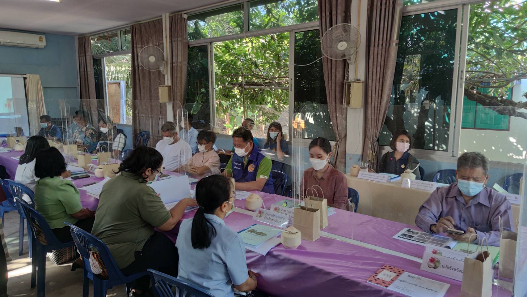 ??พช.ฉะเชิงเทรา ประชุมเชิงปฏิบัติการการจัดทำระบบควบคุมคุณภาพและมาตรฐานสินค้าสิ่งบ่งชี้ทางภูมิศาสตร์ไทย (Internal Control) สินค้ามะพร้าวน้ำหอมบางคล้า