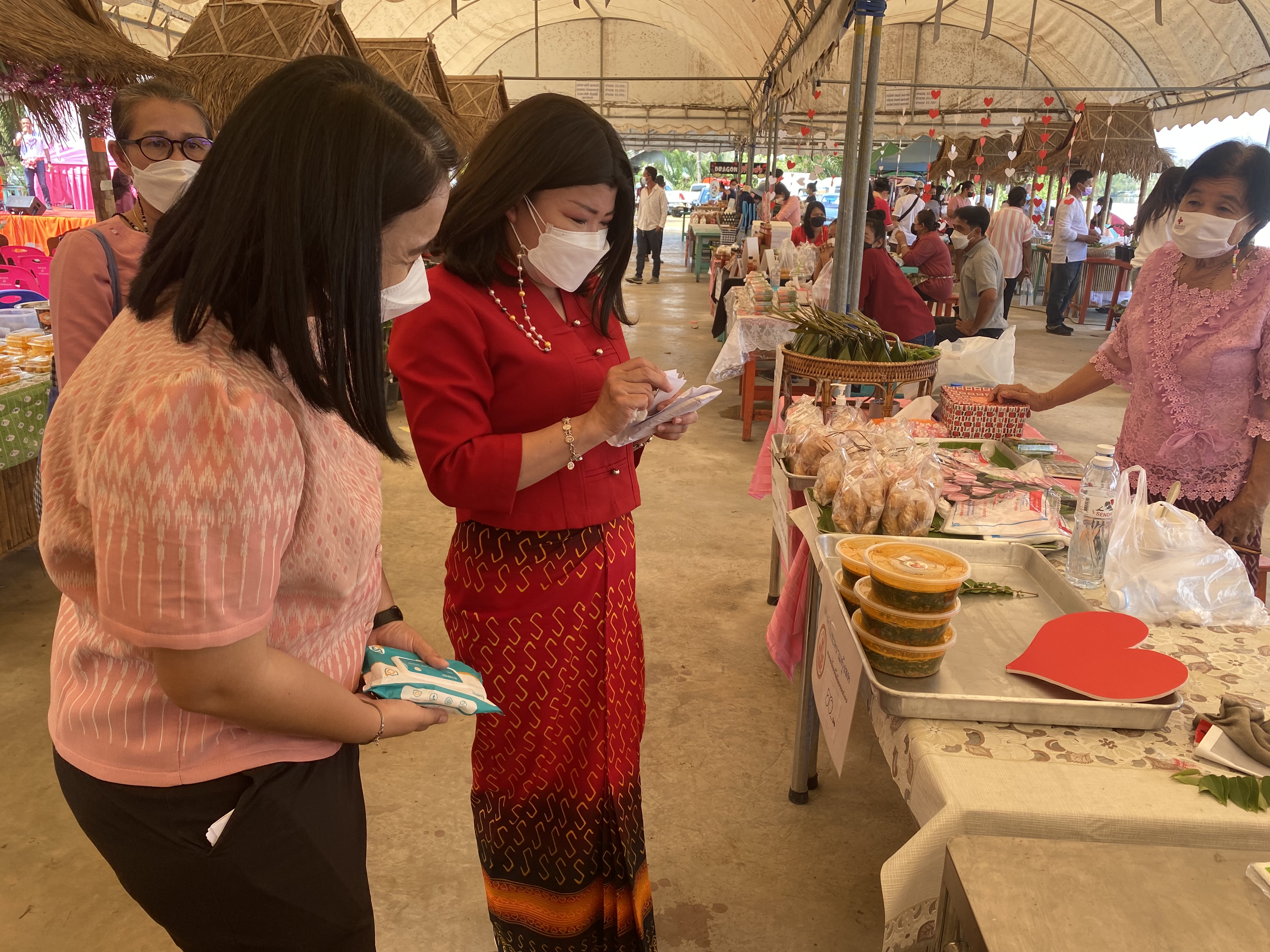 ???‍?พช.ฉะเชิงเทรา จัดโครงการส่งเสริมช่องทางการตลาดผลิตภัณฑ์กลุ่มอาชีพสมาชิกกองทุนพัฒนาบทบาทสตรี ครั้งที่ 4 และโครงการสานสัมพันธ์ครอบครัวอบอุ่นชุมชนเข้มแข็ง