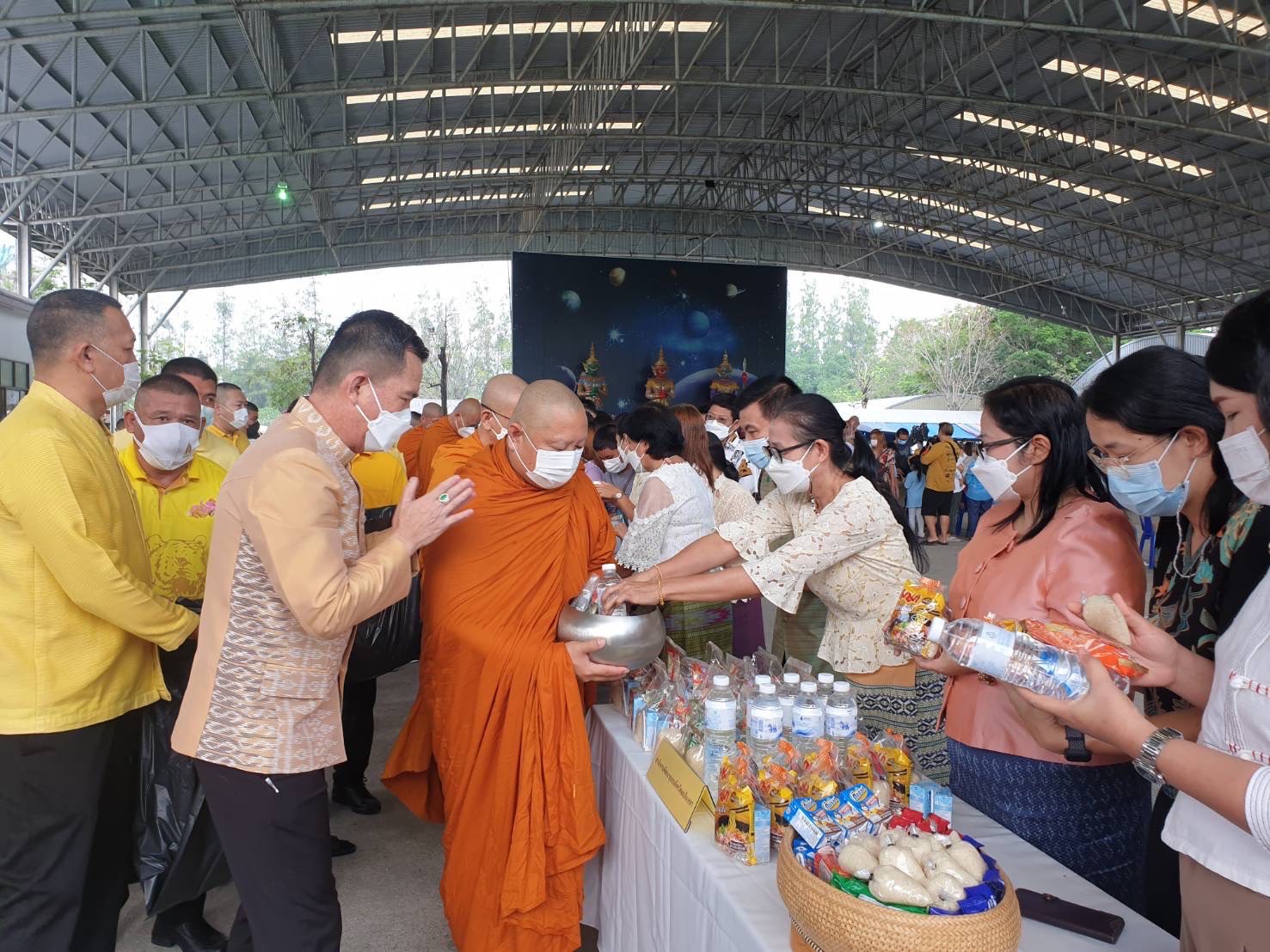 ?? สำนักงานพัฒนาชุมชนจังหวัดฉะเชิงเทราร่วมพิธีทำบุญตักบาตร เนื่องในเทศกาลวันมาฆบูชา ??