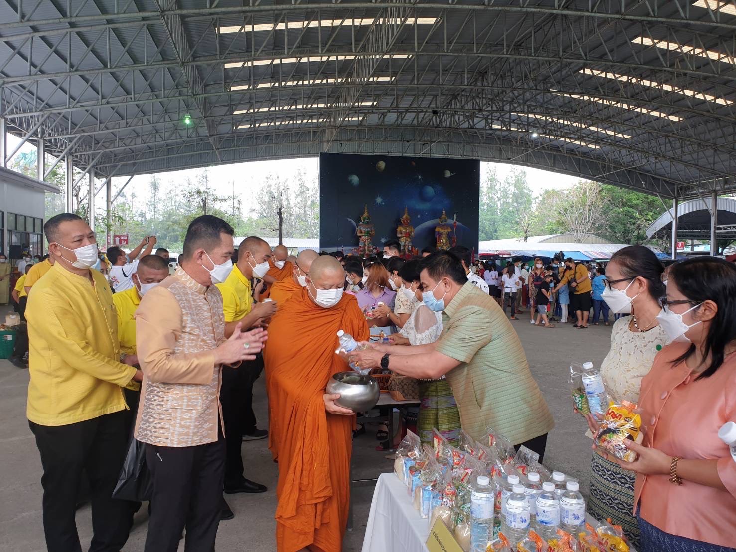 ?? สำนักงานพัฒนาชุมชนจังหวัดฉะเชิงเทราร่วมพิธีทำบุญตักบาตร เนื่องในเทศกาลวันมาฆบูชา ??
