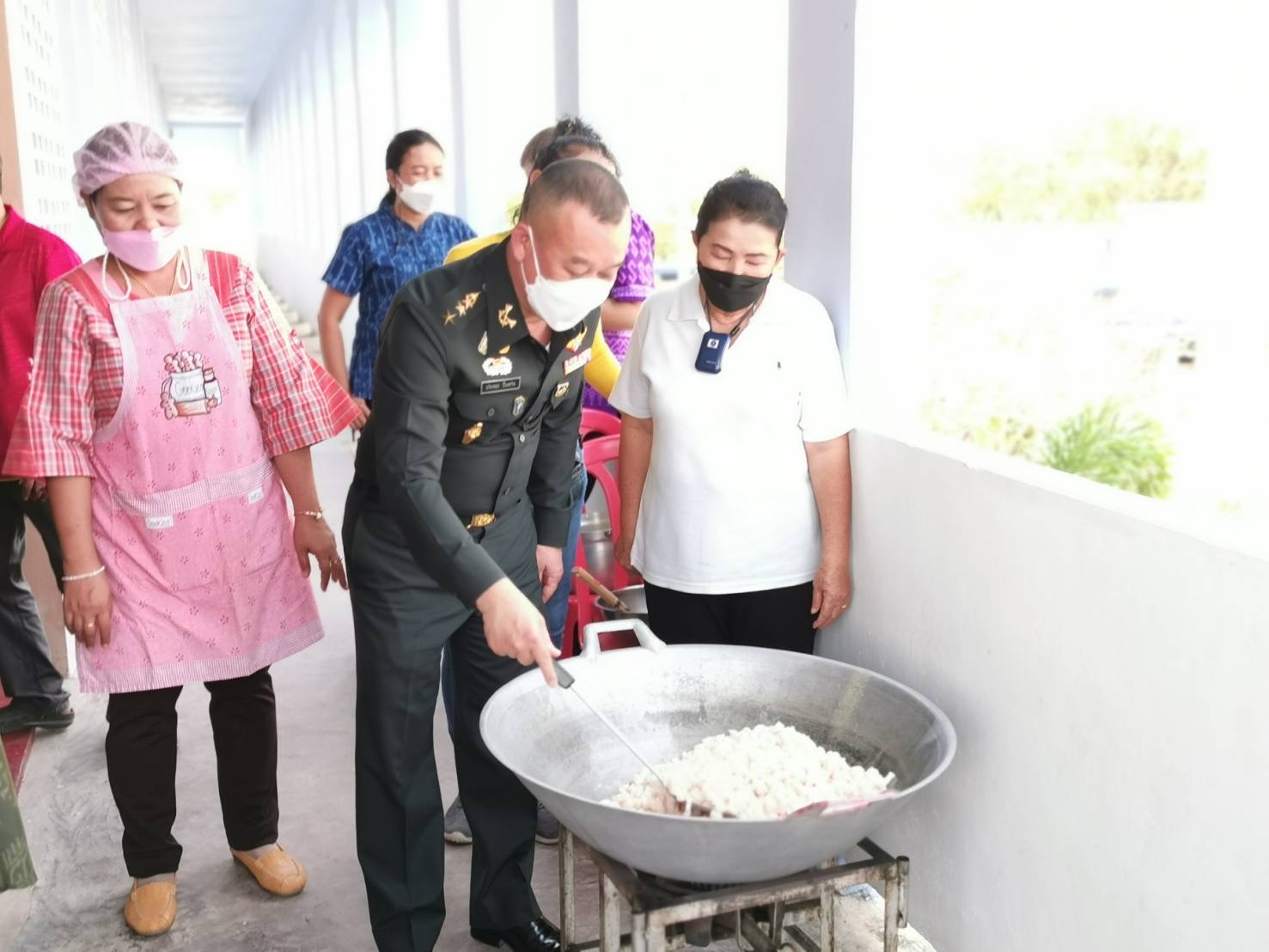 พัฒนาชุมชนจังหวัดฉะเชิงเทรา ร่วมกิจกรรมพัฒนาคุณภาพชีวิต ภายใต้โครงการจัดทำสารสนเทศต้นแบบเพื่อพัฒนาคุณภาพชีวิต ปี 2565 ตำบลท่าข้าม อำเภอบางปะกง จังหวัดฉะเชิงเทรา