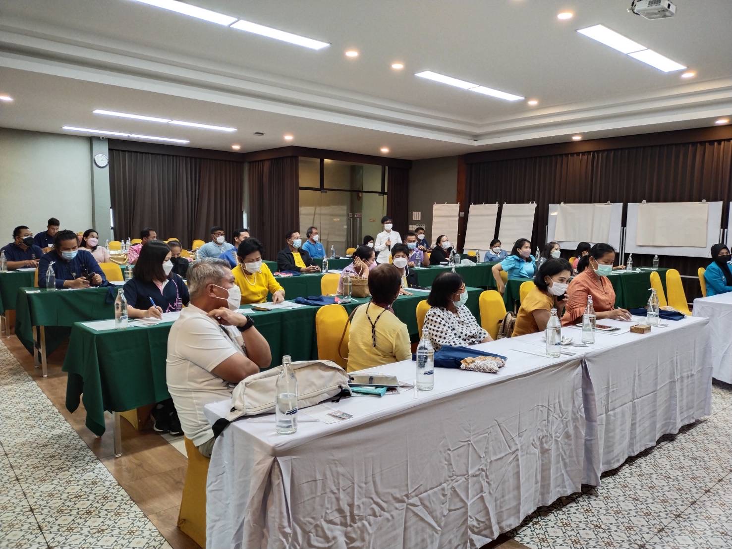 ?คัดเลือกคณะกรรมการเครือข่าย otop แปดริ้ว?