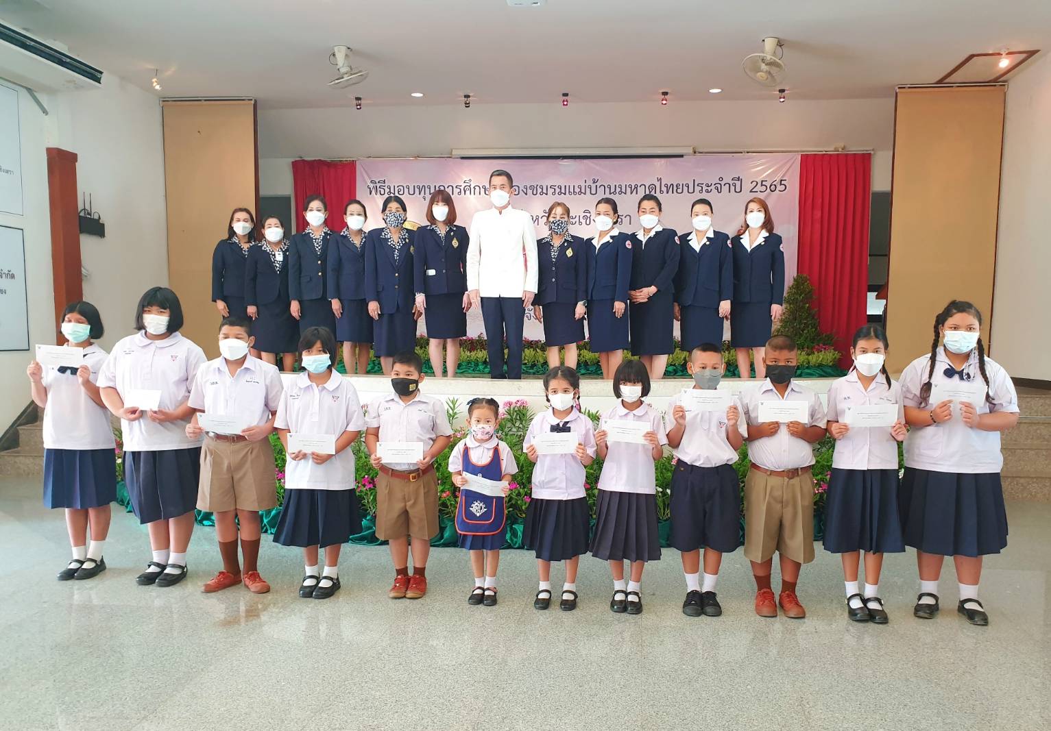 ?? สำนักงานพัฒนาชุมชนจังหวัดฉะเชิงเทรา เข้าร่วมพิธีมอบทุนการศึกษาของสมาคมแม่บ้านมหาดไทย ประจำปี 2565?⚽️