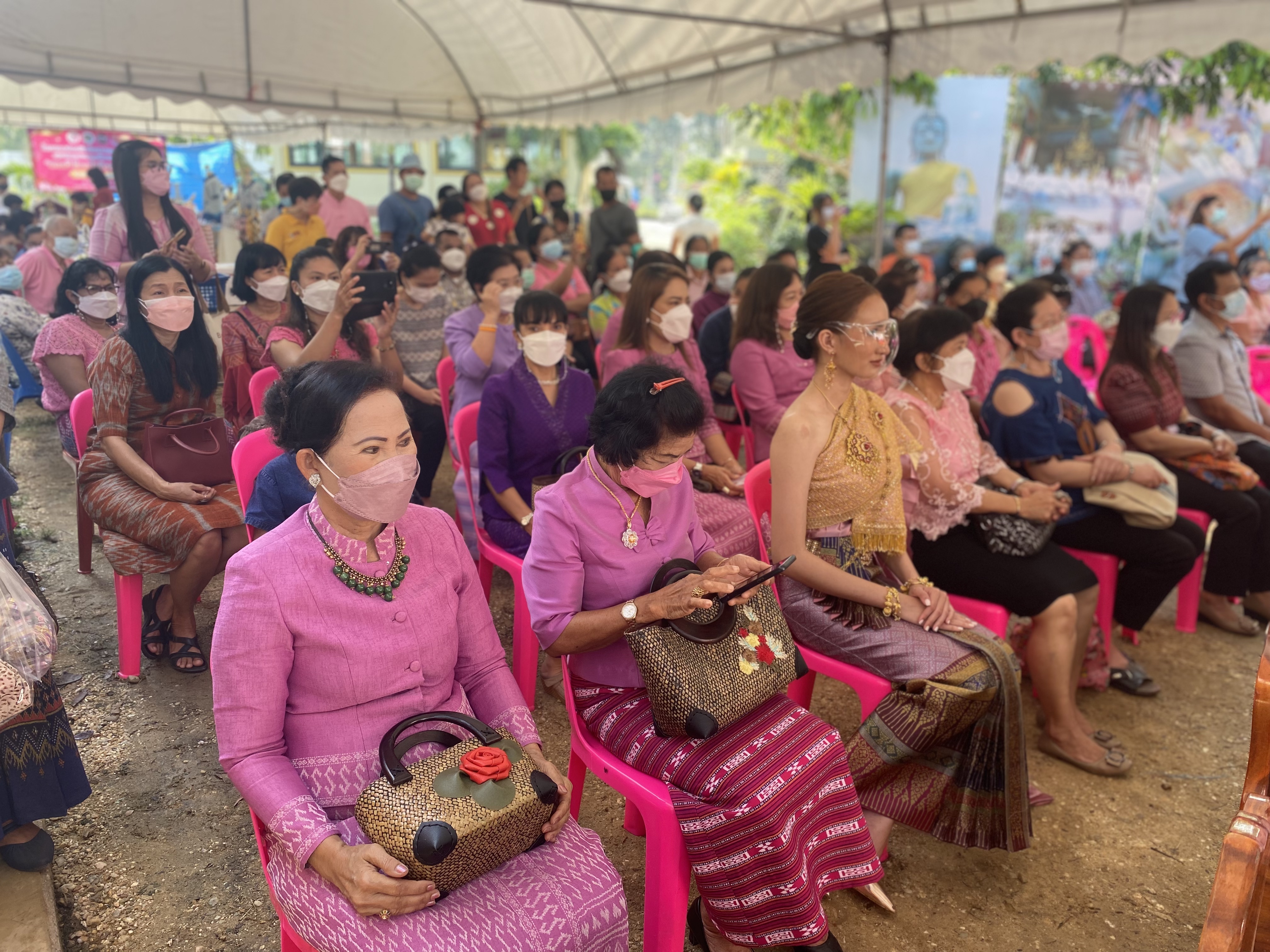 ???‍?พช.ฉะเชิงเทรา จัดโครงการส่งเสริมช่องทางการตลาดผลิตภัณฑ์กลุ่มอาชีพสมาชิกกองทุนพัฒนาบทบาทสตรี ครั้งที่ 4 และโครงการสานสัมพันธ์ครอบครัวอบอุ่นชุมชนเข้มแข็ง