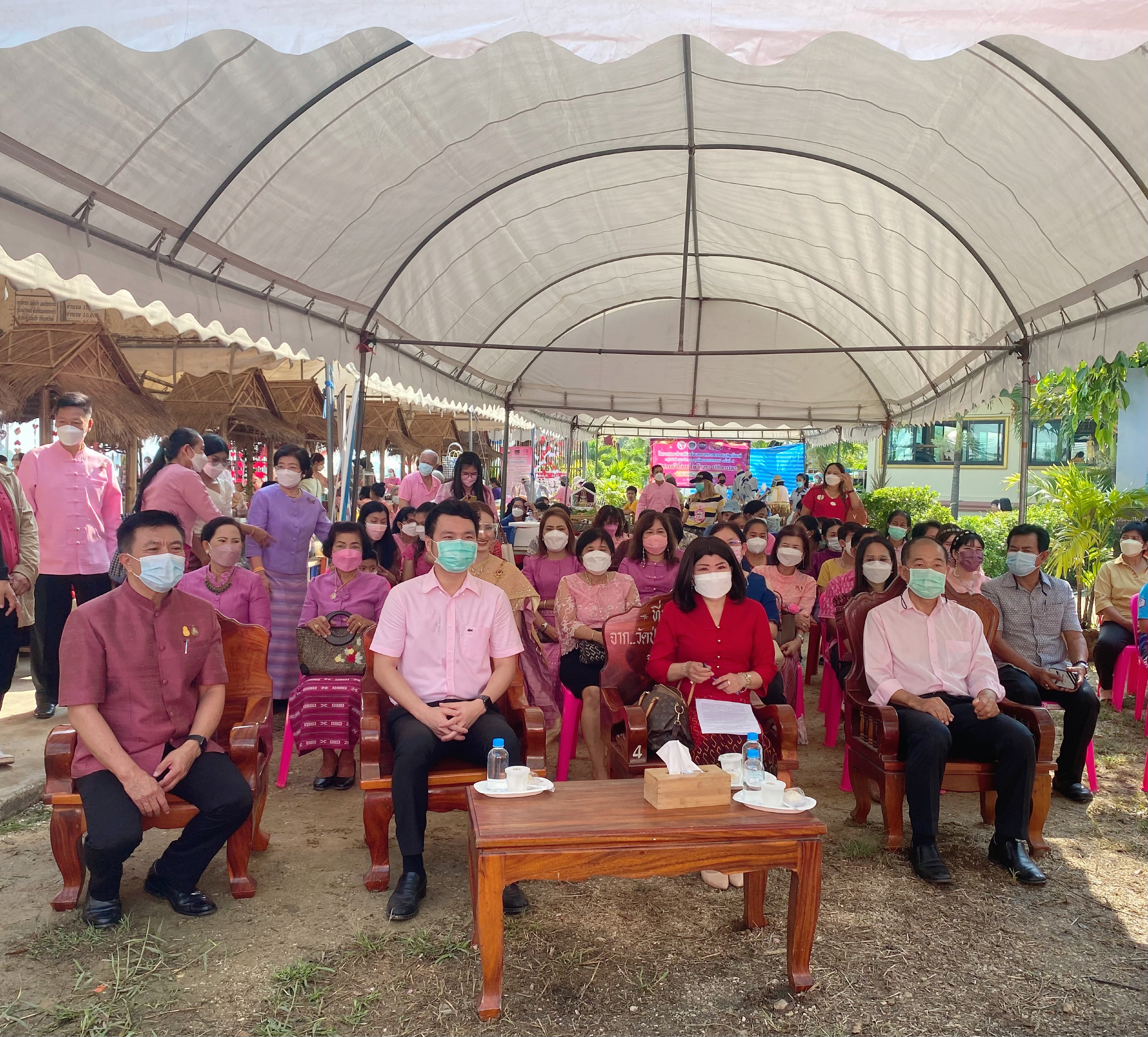 ???‍?พช.ฉะเชิงเทรา จัดโครงการส่งเสริมช่องทางการตลาดผลิตภัณฑ์กลุ่มอาชีพสมาชิกกองทุนพัฒนาบทบาทสตรี ครั้งที่ 4 และโครงการสานสัมพันธ์ครอบครัวอบอุ่นชุมชนเข้มแข็ง