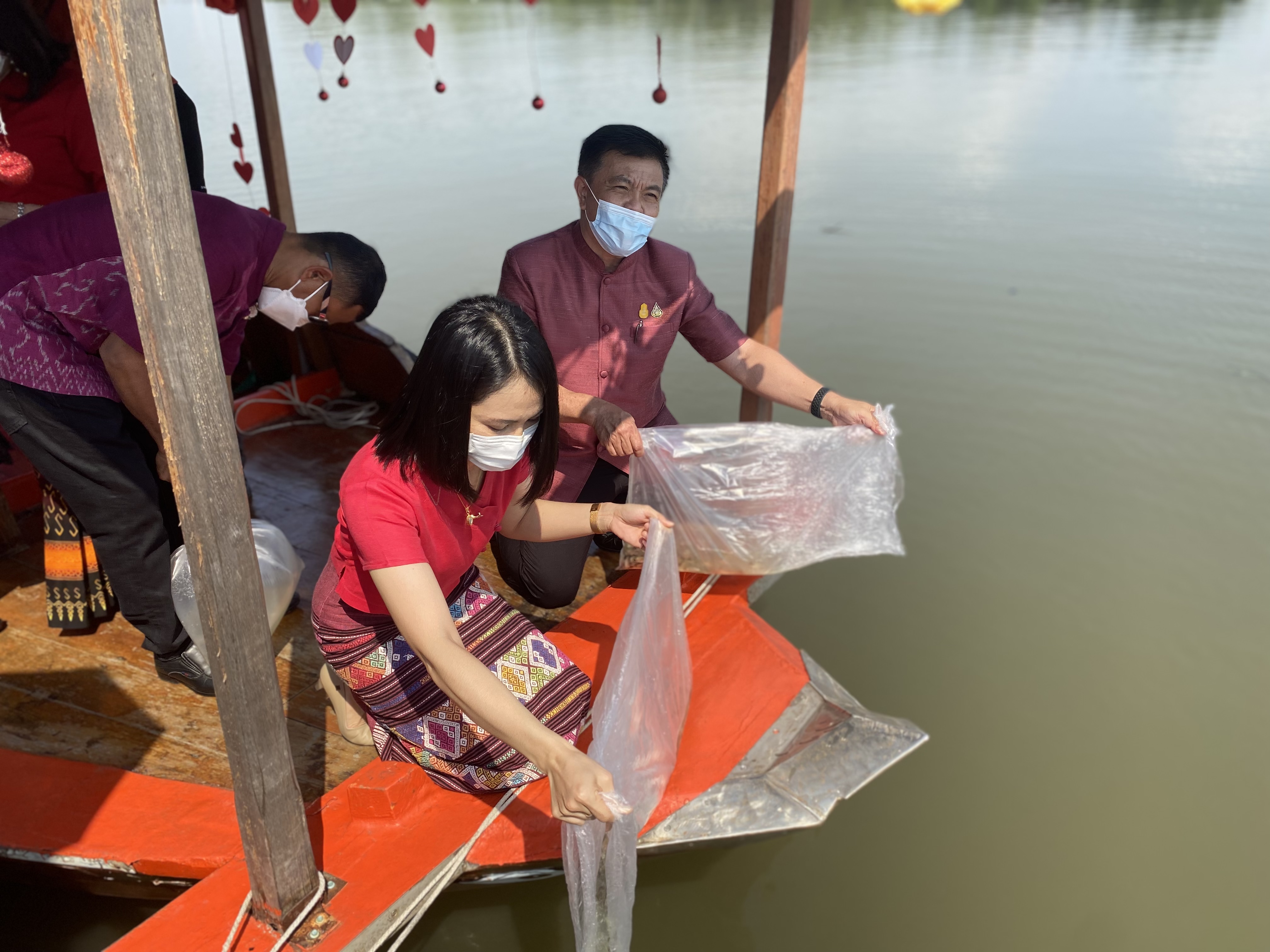 ???‍?พช.ฉะเชิงเทรา จัดโครงการส่งเสริมช่องทางการตลาดผลิตภัณฑ์กลุ่มอาชีพสมาชิกกองทุนพัฒนาบทบาทสตรี ครั้งที่ 4 และโครงการสานสัมพันธ์ครอบครัวอบอุ่นชุมชนเข้มแข็ง