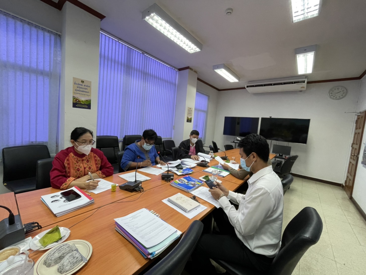 ???พช.ฉะเชิงเทรา ประชุมคณะทำงานประกวดและคัดเลือกหมู่บ้านกองทุนแม่ของแผ่นดินดีเด่นระดับจังหวัด ประจำปีงบประมาณ พ.ศ.2565 ครั้งที่ 1/2565