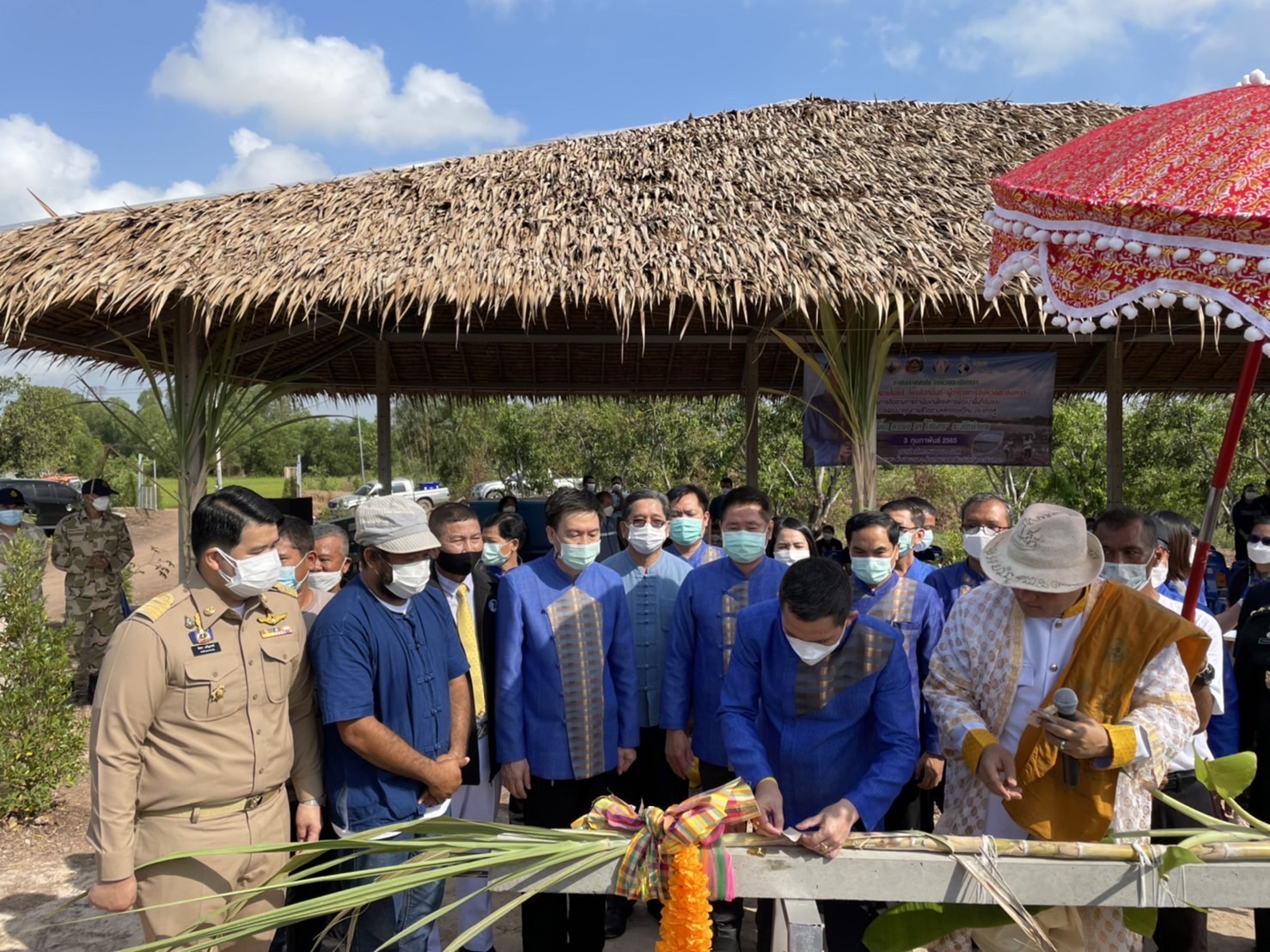 ???พช.ฉะเชิงเทรา ติดตามความก้าวหน้าในการขับเคลื่อนโครงการพัฒนาพื้นที่ต้นแบบการพัฒนาคุณภาพชีวิตตามหลักทฤษฎีใหม่ประยุกต์สู่ “โคก หนอง นา โมเดล” ระดับตำบล และจัดพิธียกเสาเอกอาคารอบรมฯ