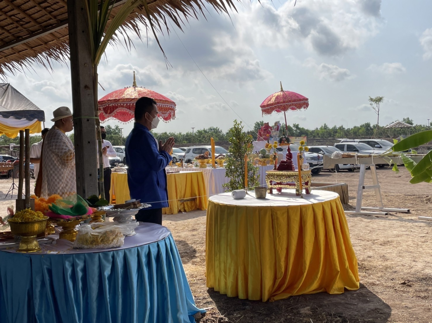 ???พช.ฉะเชิงเทรา ติดตามความก้าวหน้าในการขับเคลื่อนโครงการพัฒนาพื้นที่ต้นแบบการพัฒนาคุณภาพชีวิตตามหลักทฤษฎีใหม่ประยุกต์สู่ “โคก หนอง นา โมเดล” ระดับตำบล และจัดพิธียกเสาเอกอาคารอบรมฯ