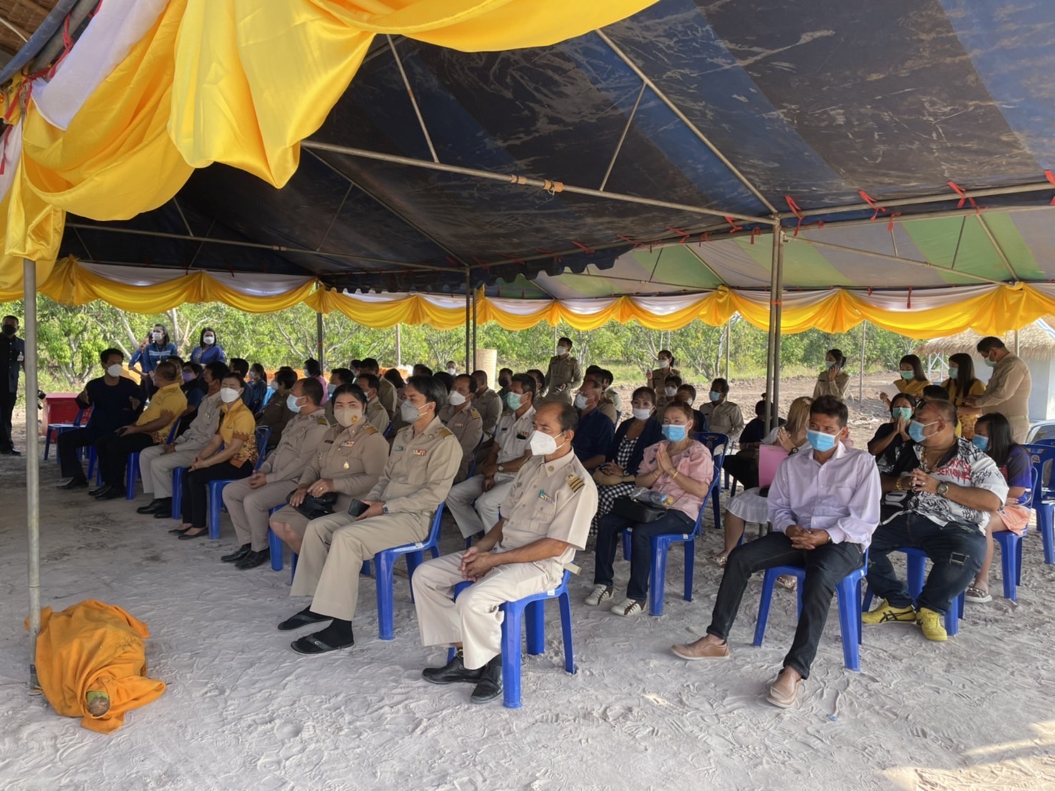 ???พช.ฉะเชิงเทรา ติดตามความก้าวหน้าในการขับเคลื่อนโครงการพัฒนาพื้นที่ต้นแบบการพัฒนาคุณภาพชีวิตตามหลักทฤษฎีใหม่ประยุกต์สู่ “โคก หนอง นา โมเดล” ระดับตำบล และจัดพิธียกเสาเอกอาคารอบรมฯ